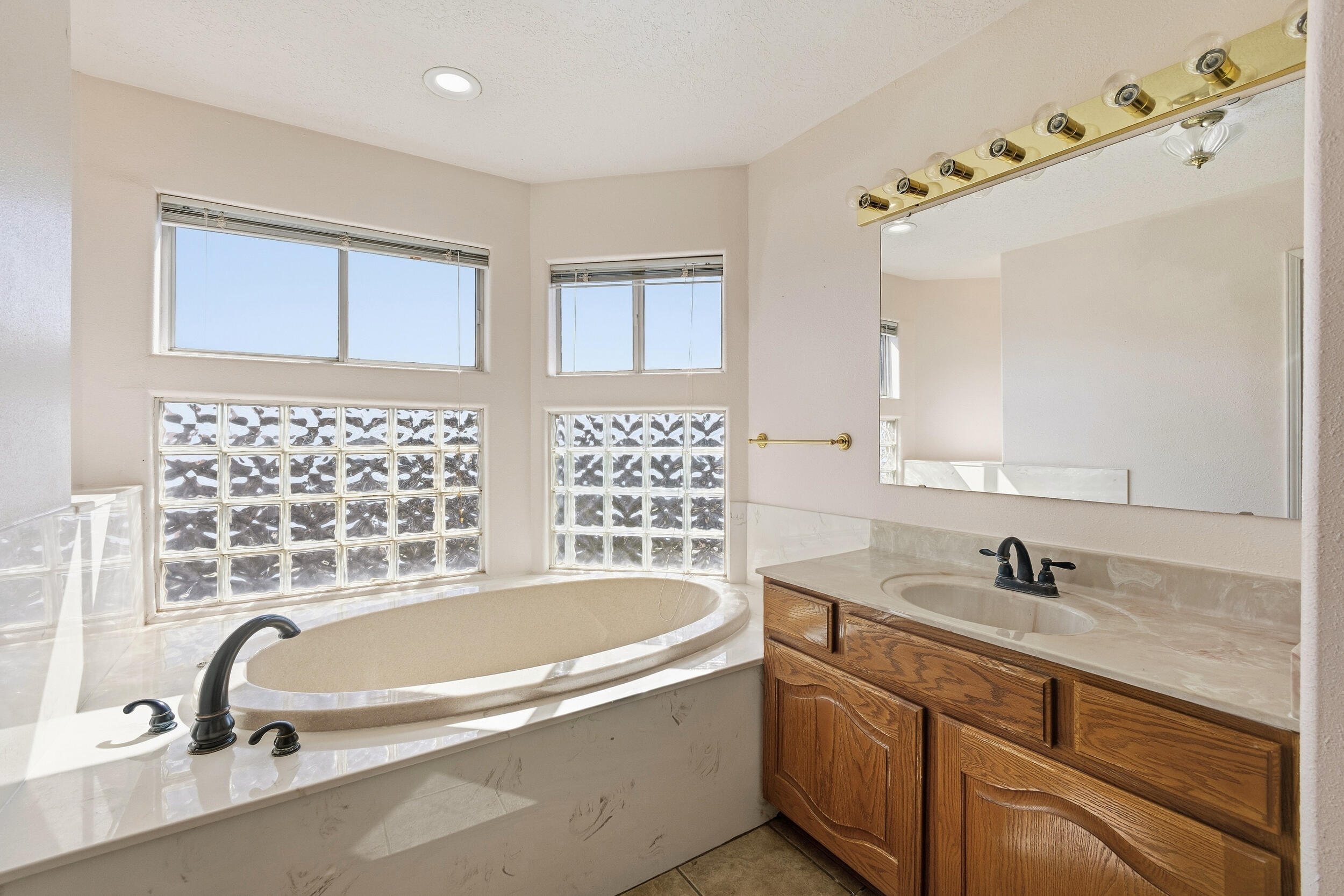 Photo 3 — 1260 Mesa Ridge Drive SW