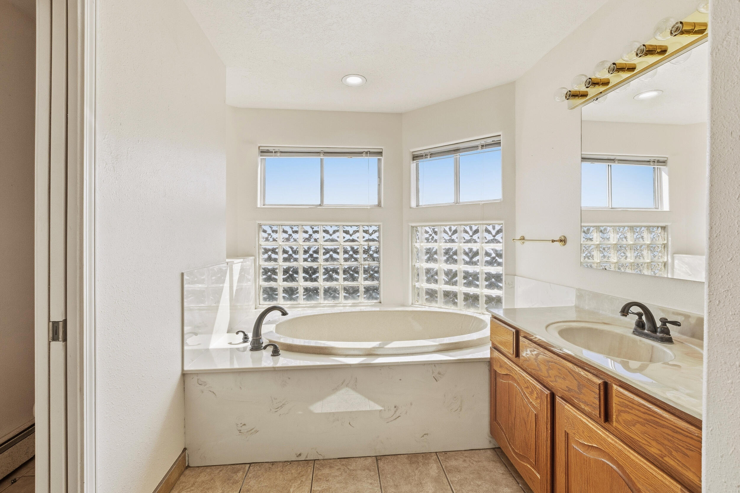 Photo 4 — 1260 Mesa Ridge Drive SW