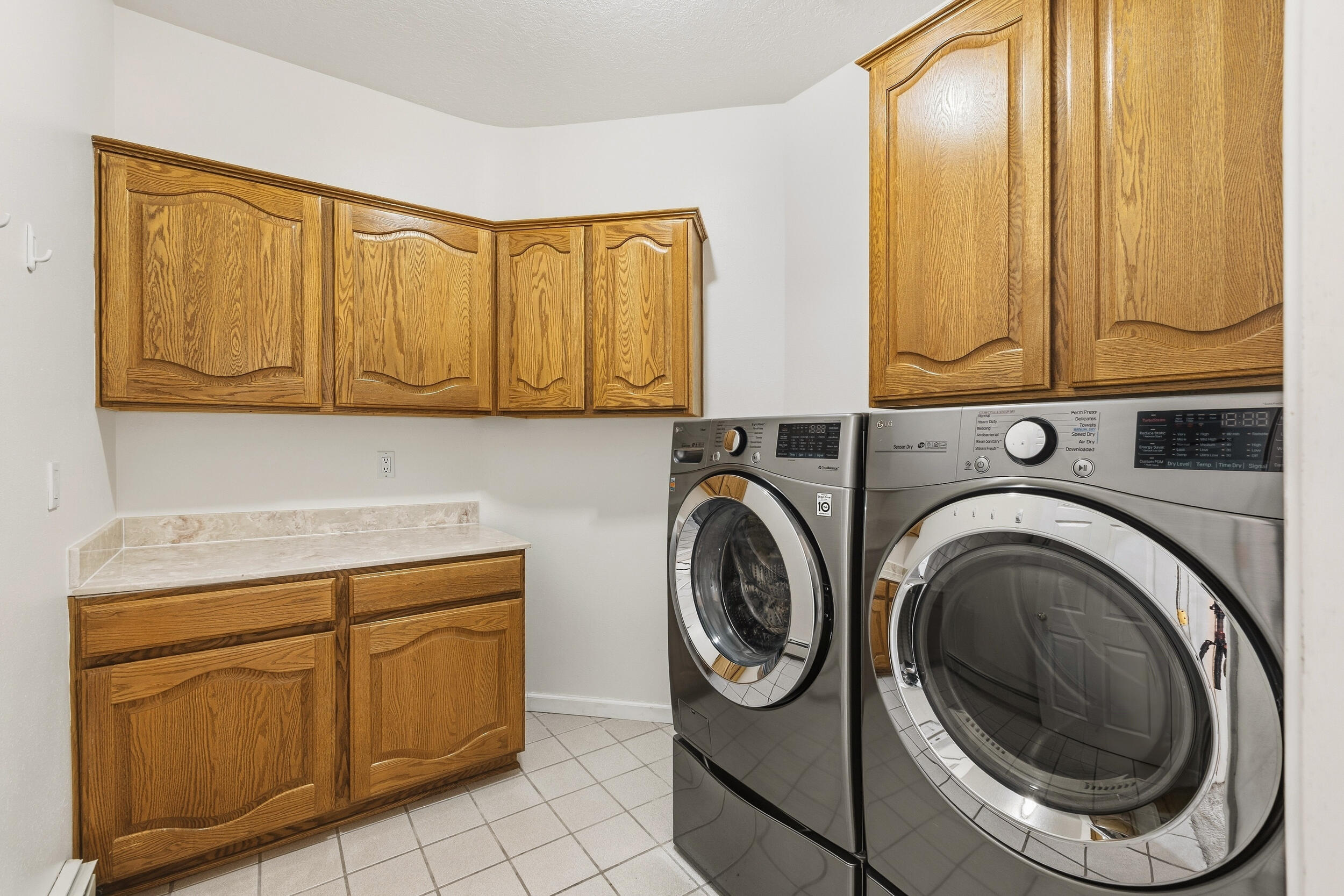 Photo 7 — 1260 Mesa Ridge Drive SW
