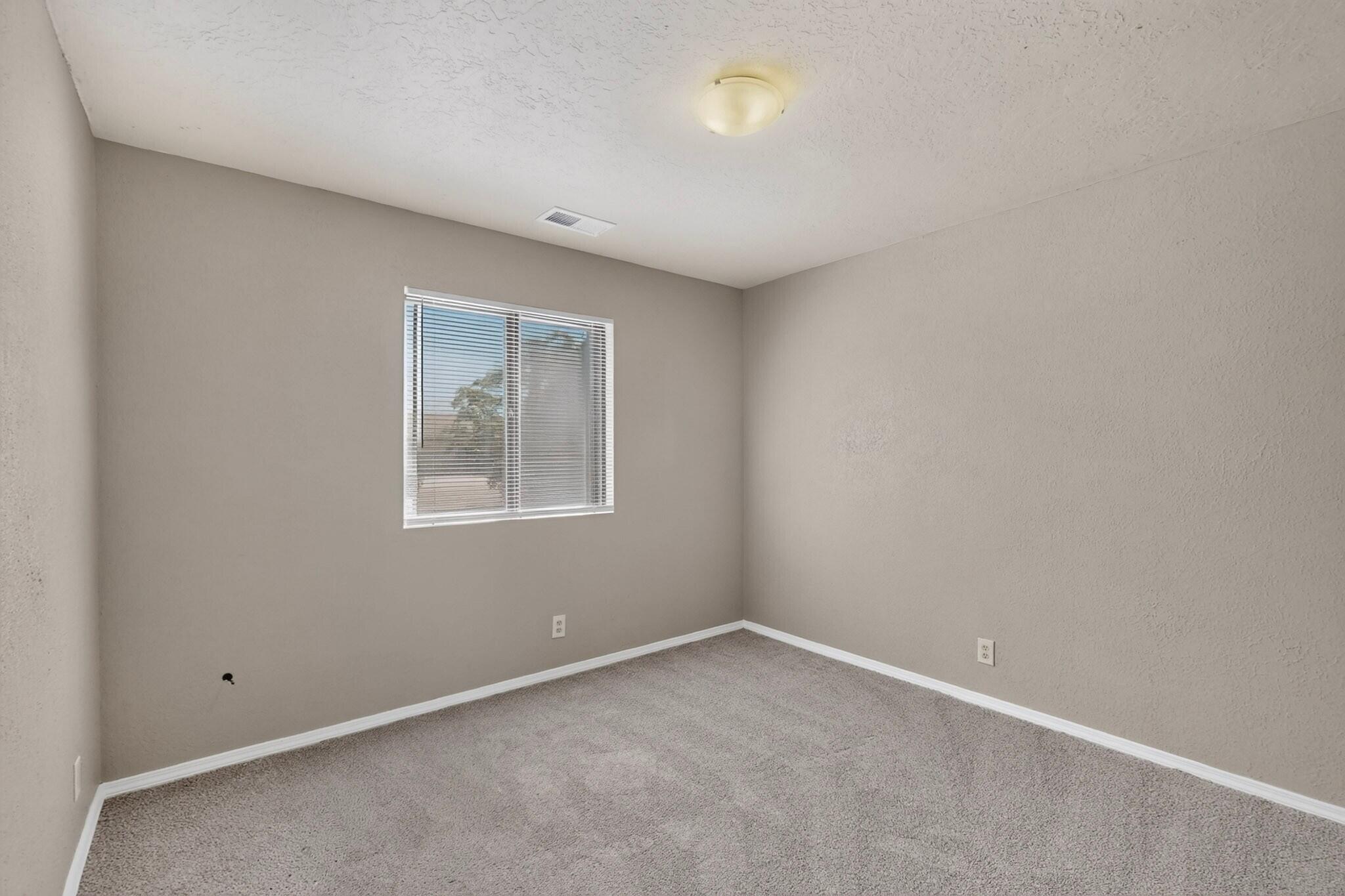 Photo 3 — 209 Villa Verde Drive SE