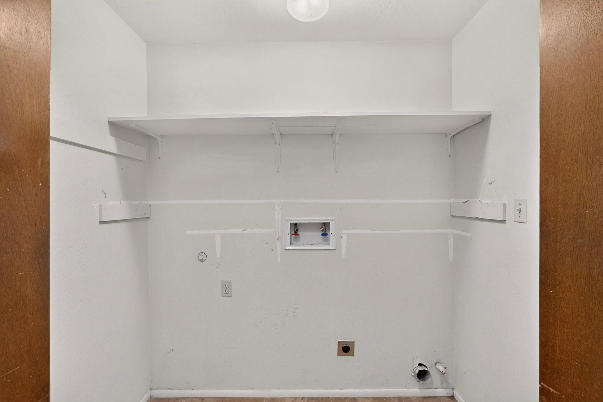 Photo 7 — 209 Villa Verde Drive SE
