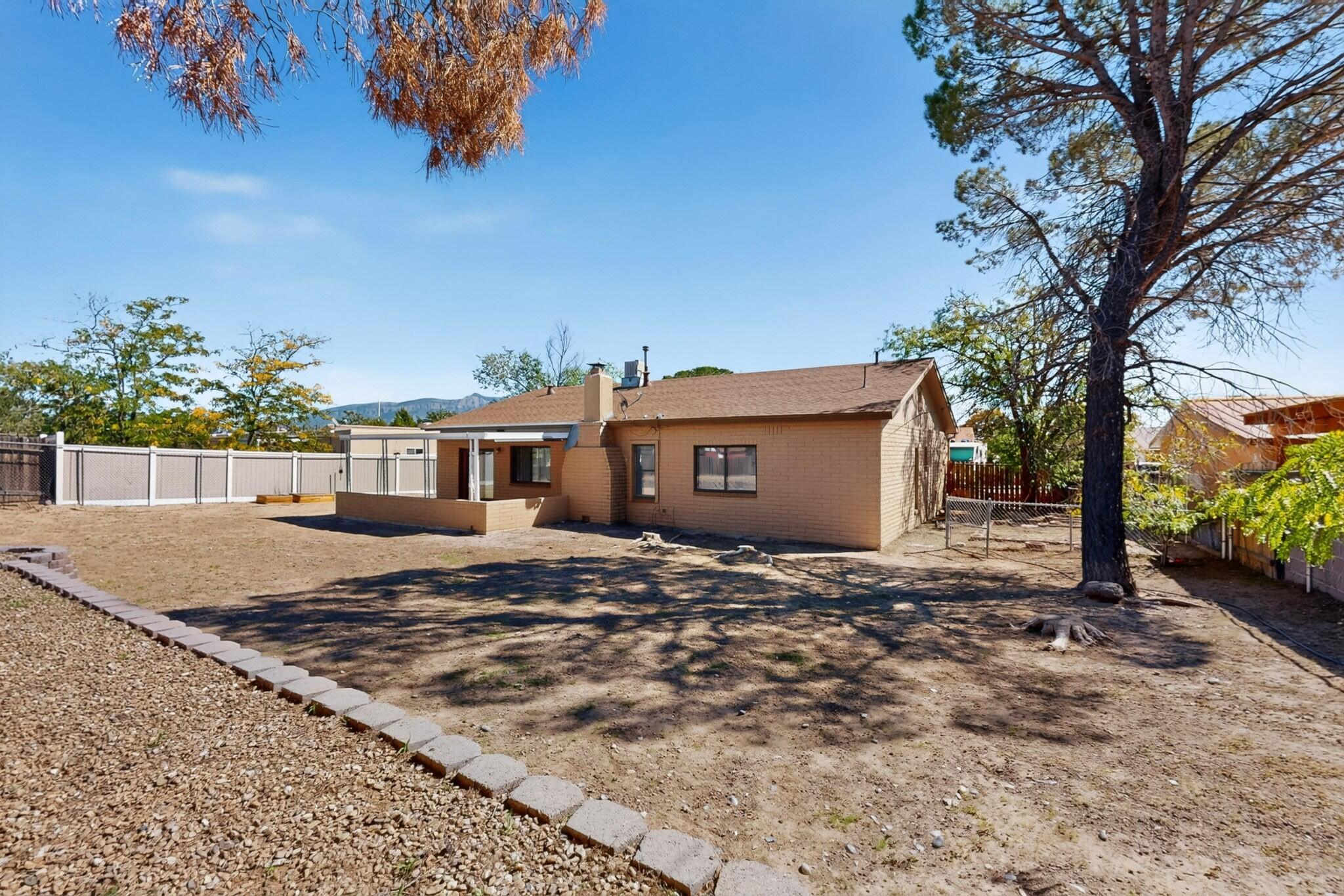 Photo 12 — 209 Villa Verde Drive SE