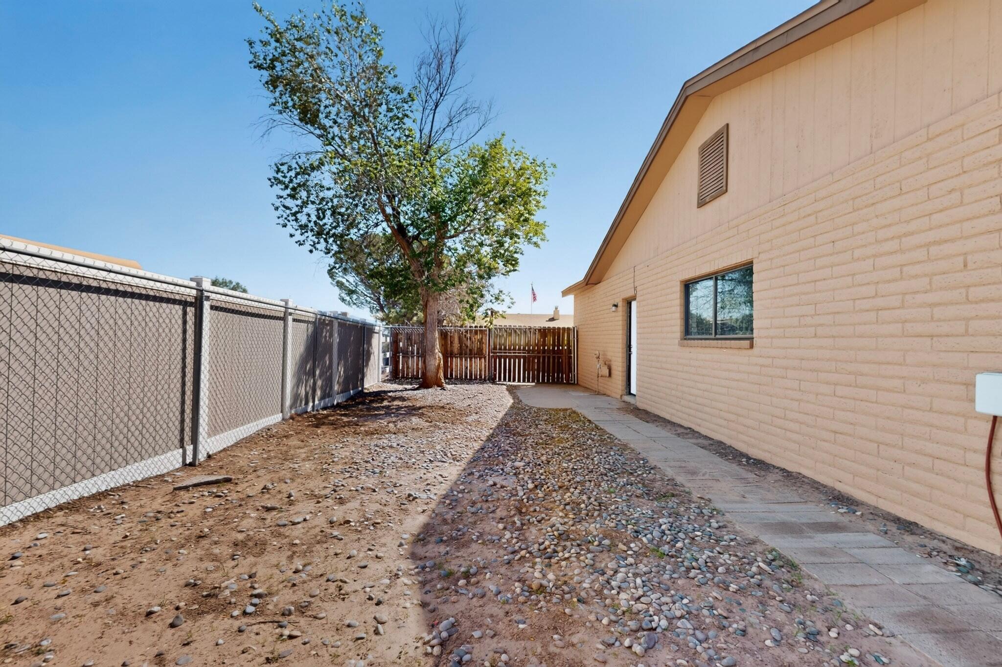 Photo 17 — 209 Villa Verde Drive SE