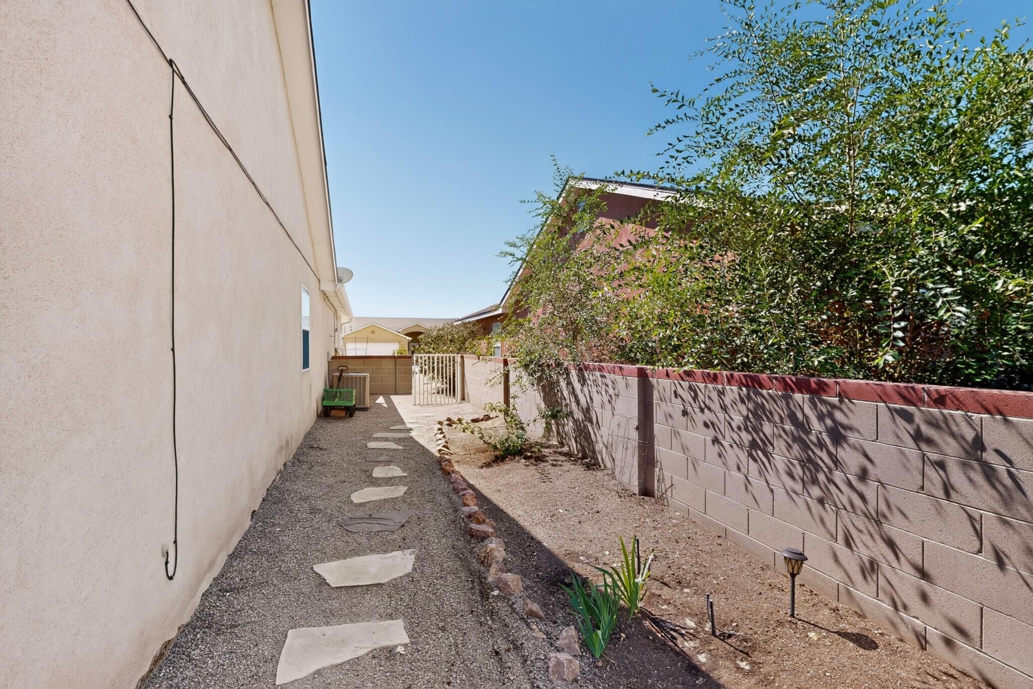 Photo 18 — 1 Rosa Avenue SW