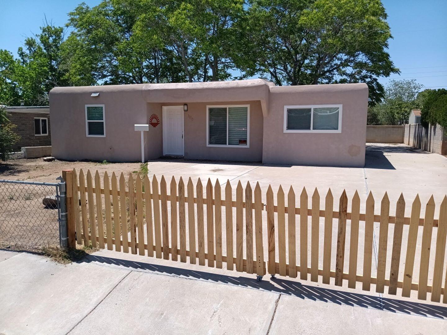 1015 June Street NE, Albuquerque, NM 87112