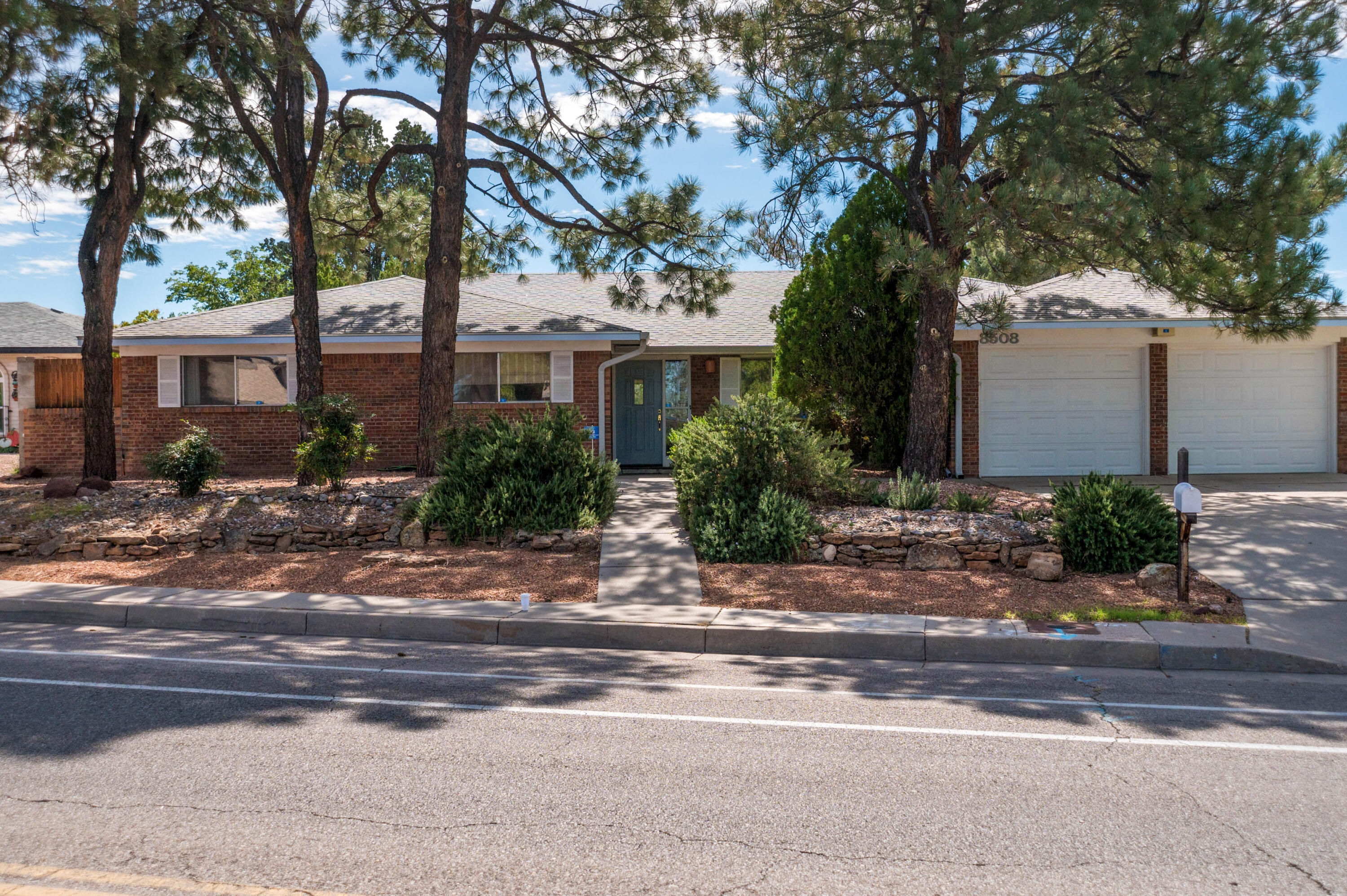 Photo 16 — 8508 Osuna Road NE
