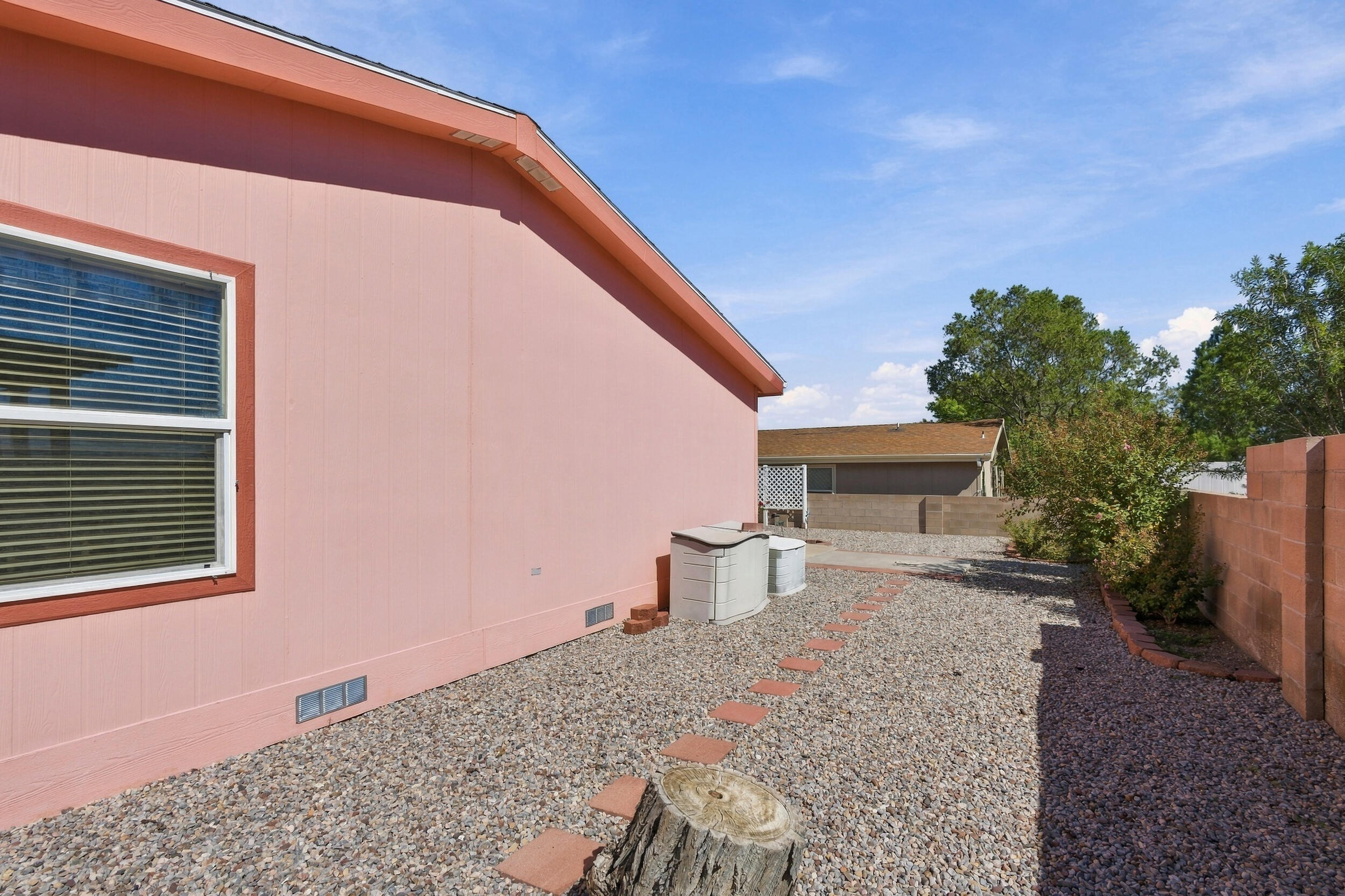Photo 9 — 231 Sunrise Bluffs Drive