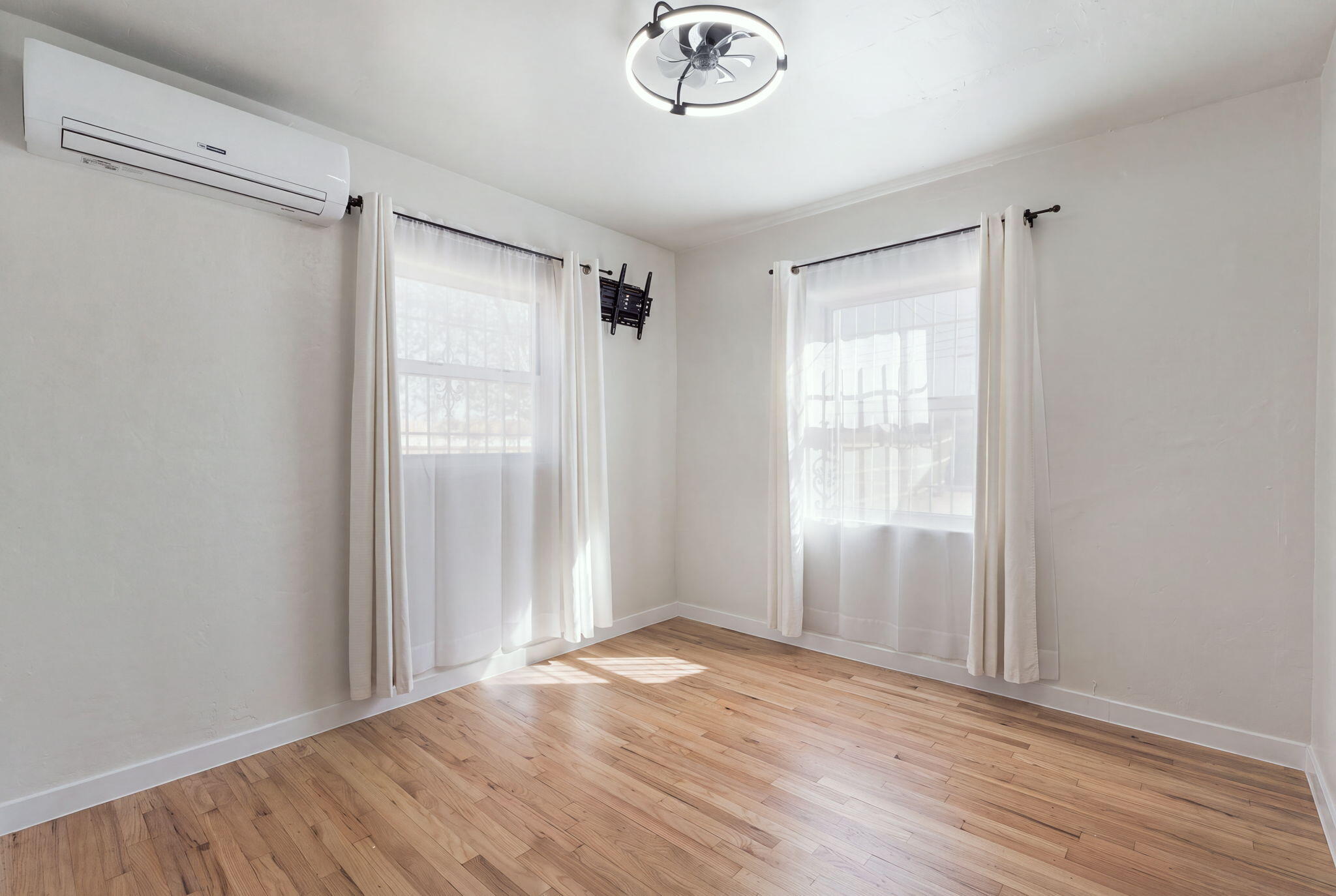Photo 18 — 2824 Quincy Street NE
