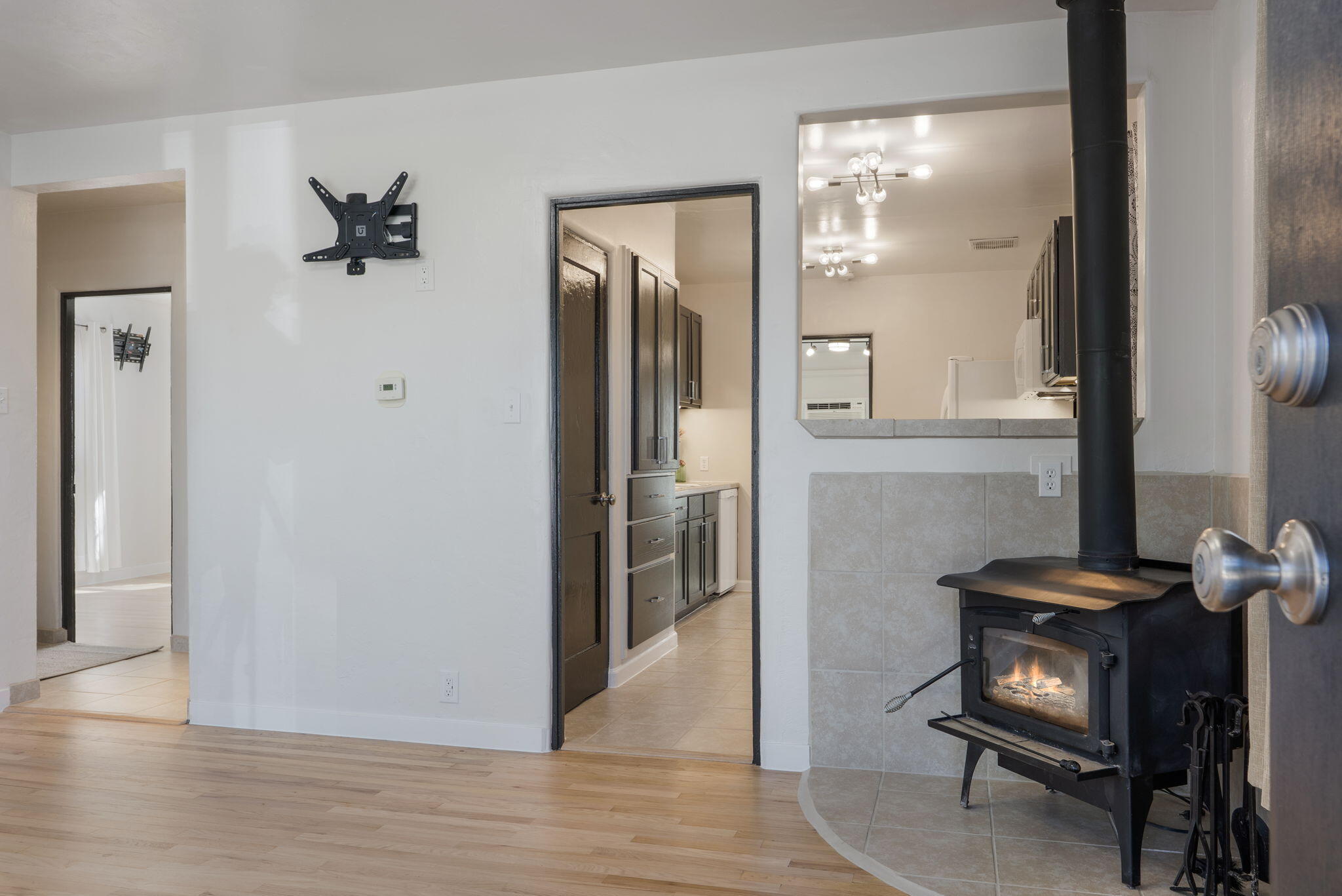 Photo 5 — 2824 Quincy Street NE