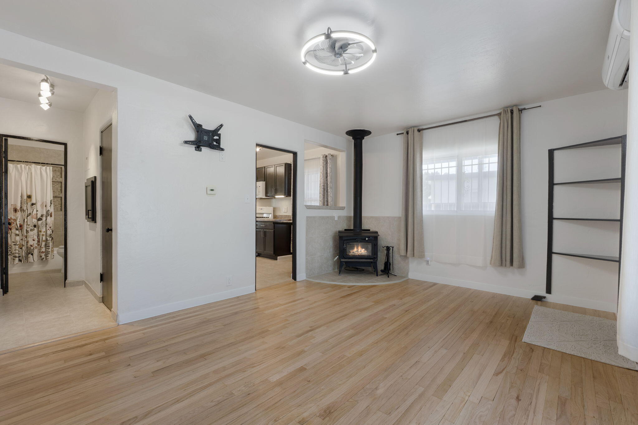 Photo 8 — 2824 Quincy Street NE
