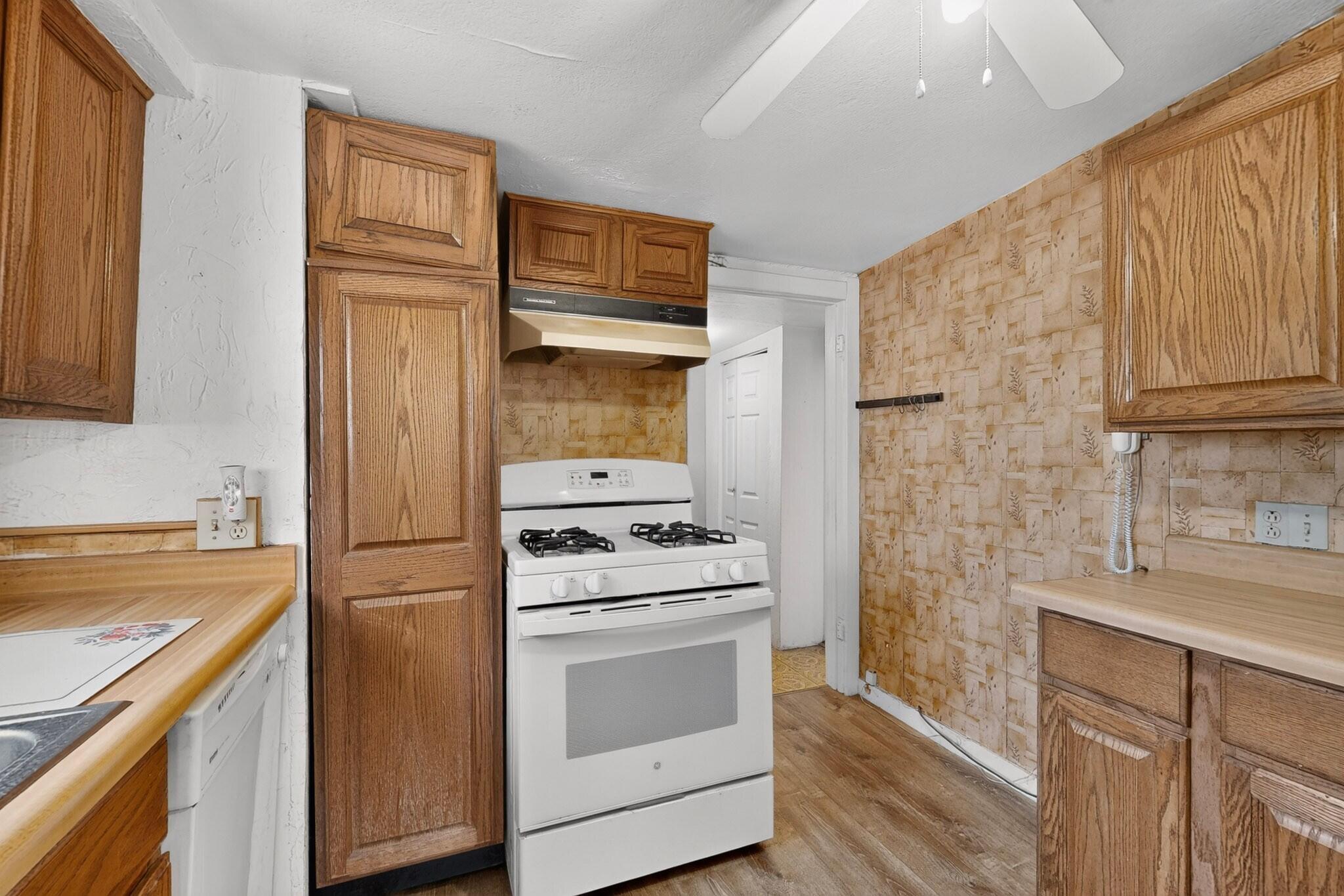 Photo 12 — 406 Smith Avenue SE
