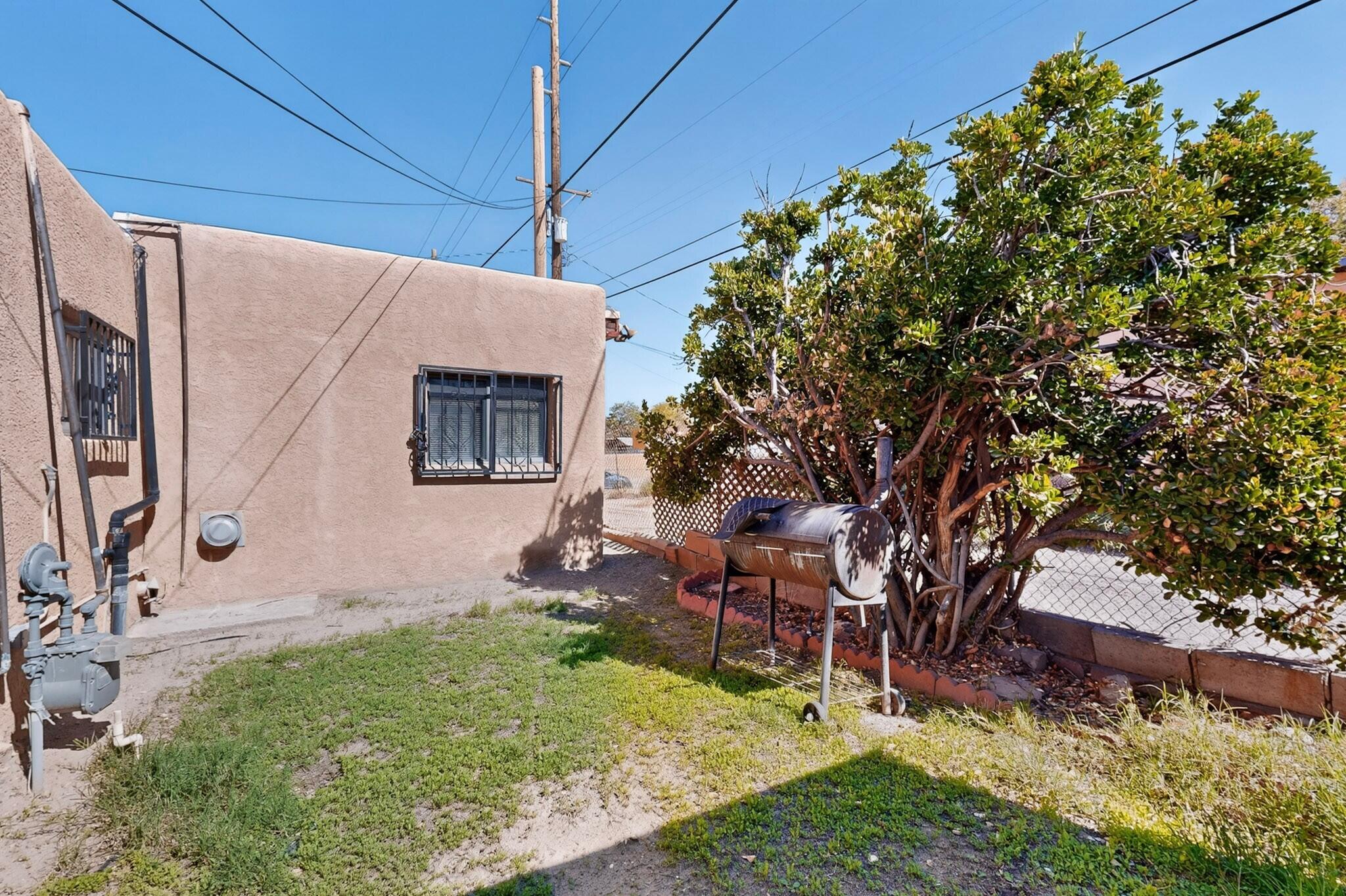 Photo 8 — 406 Smith Avenue SE
