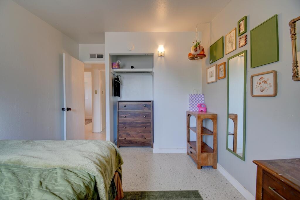 Photo 19 — 1743 Van Court SW