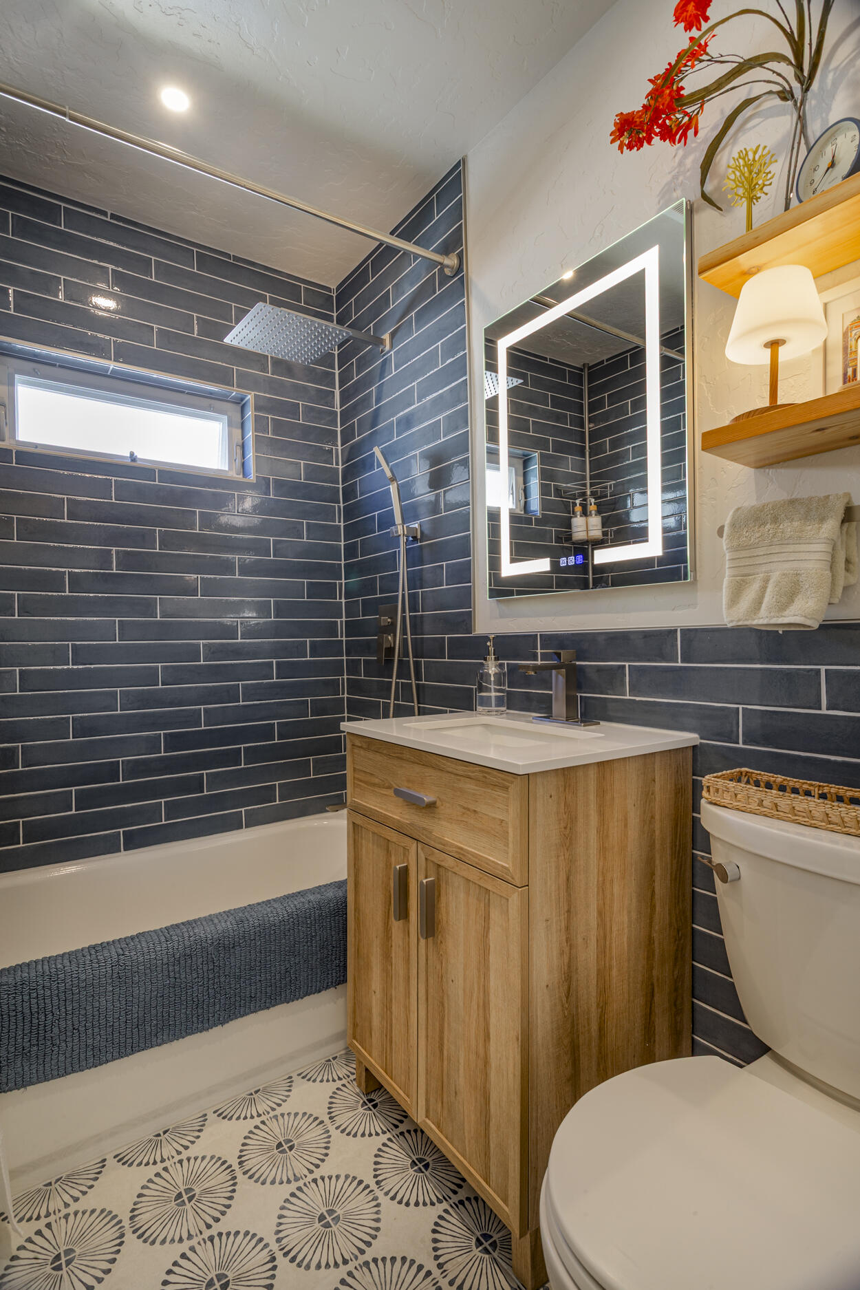 Photo 17 — 312 Carlisle Boulevard NE