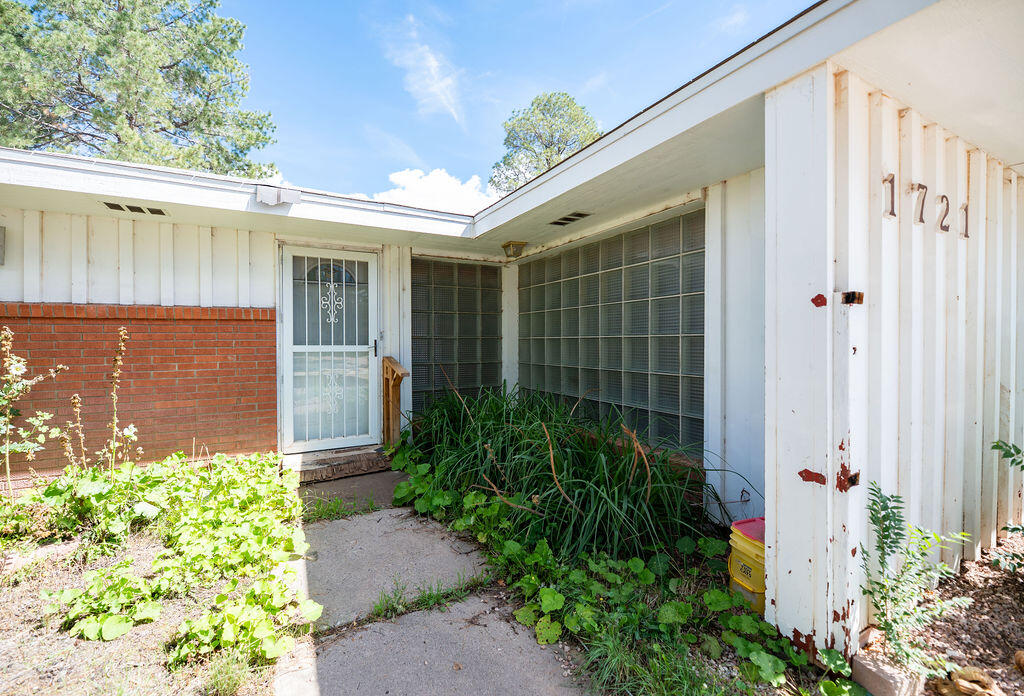 Photo 11 — 1721 Encino Avenue