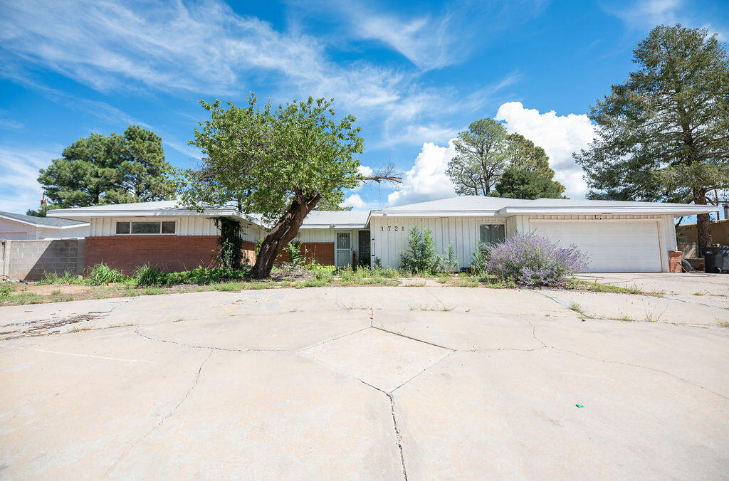 Photo 4 — 1721 Encino Avenue