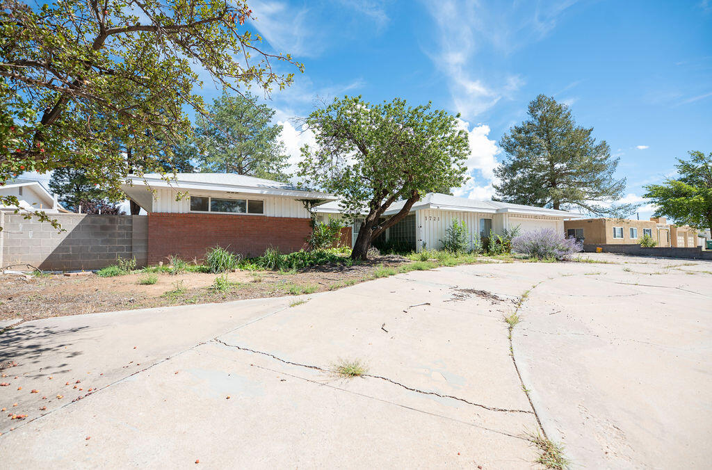 Photo 5 — 1721 Encino Avenue