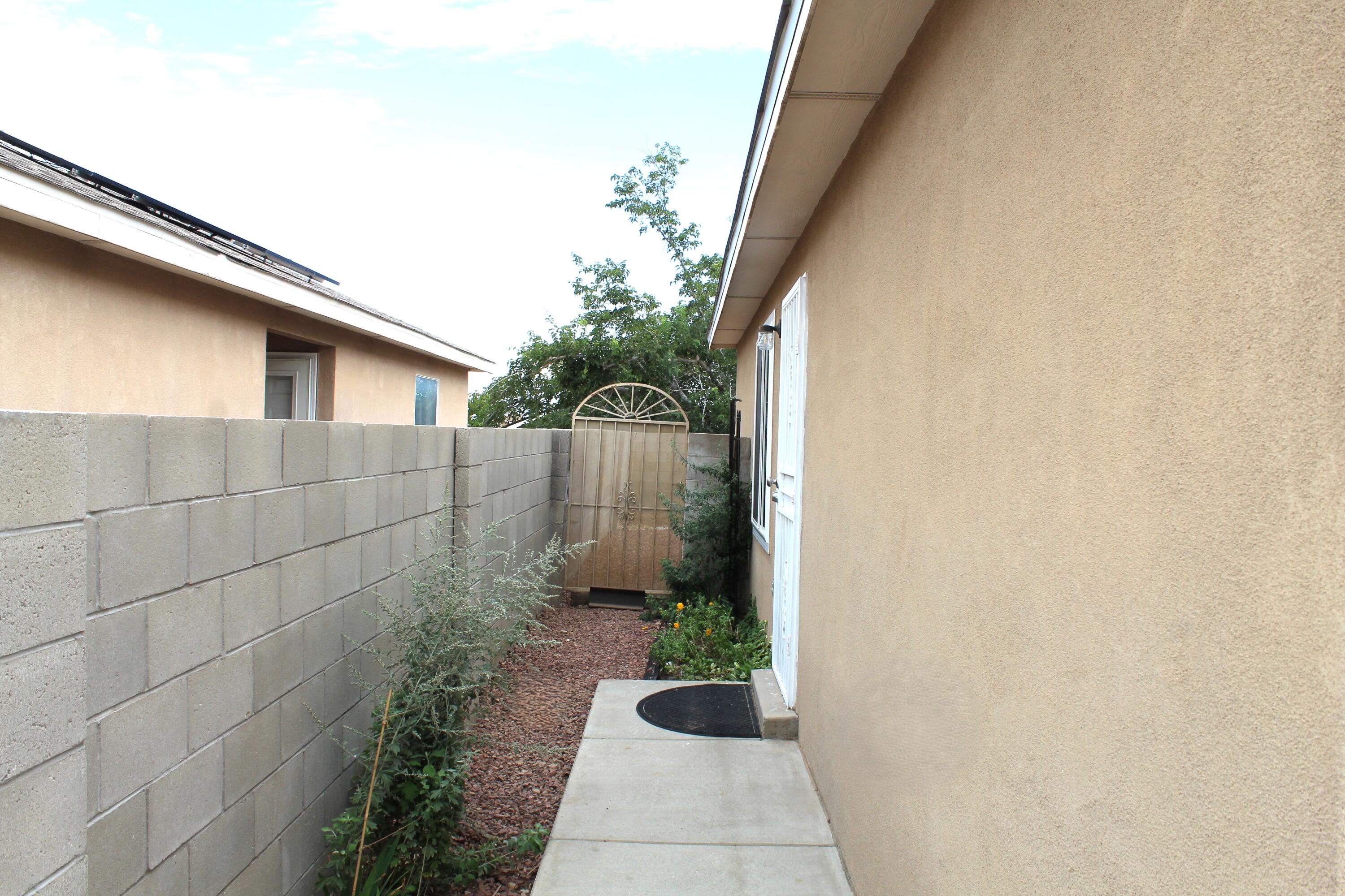 Photo 19 — 2312 Desert Wood Drive SW