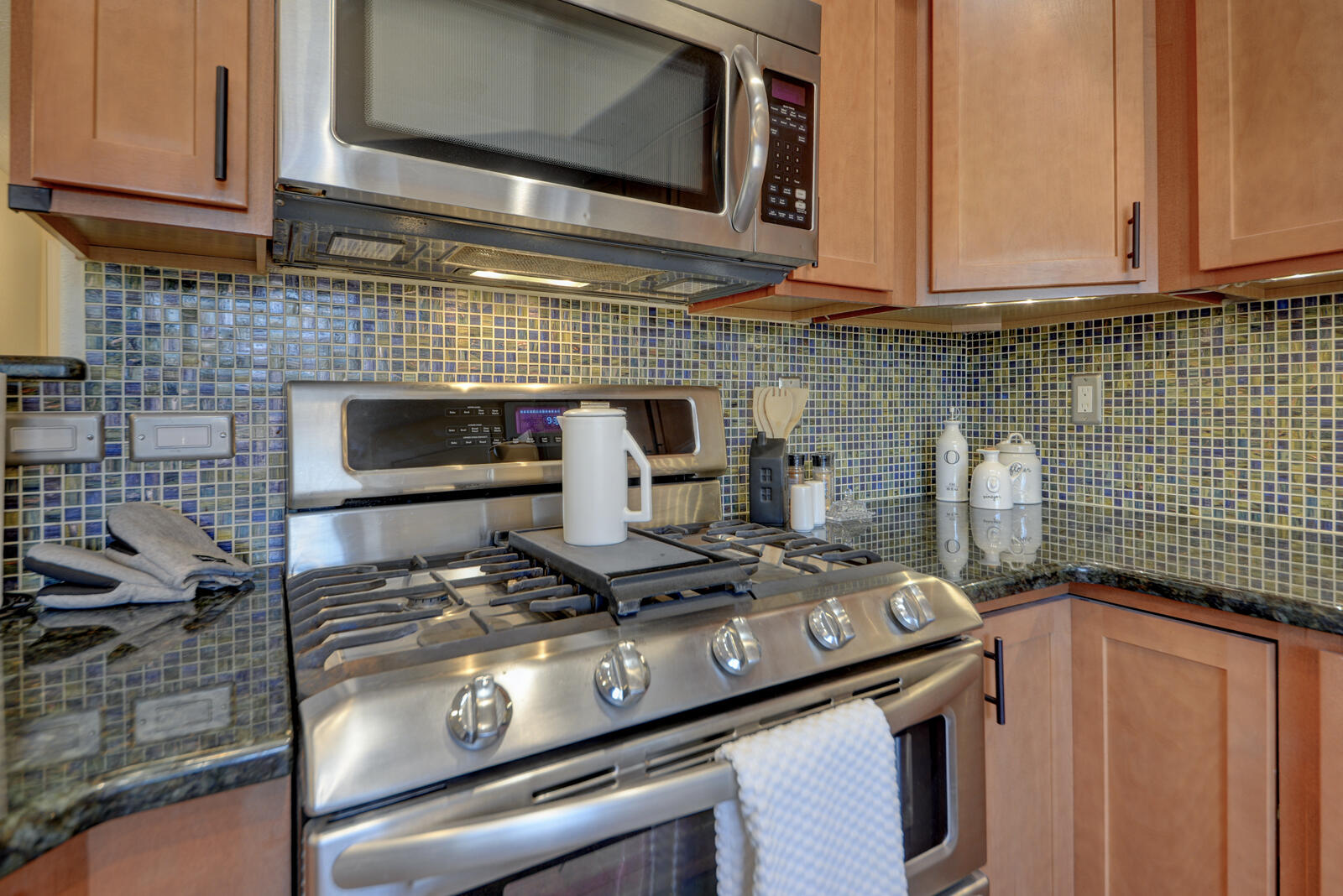 Photo 2 — 11012 Opalo Drive NW