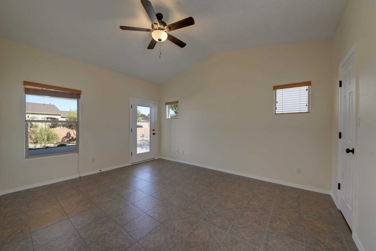 Photo 5 — 11012 Opalo Drive NW