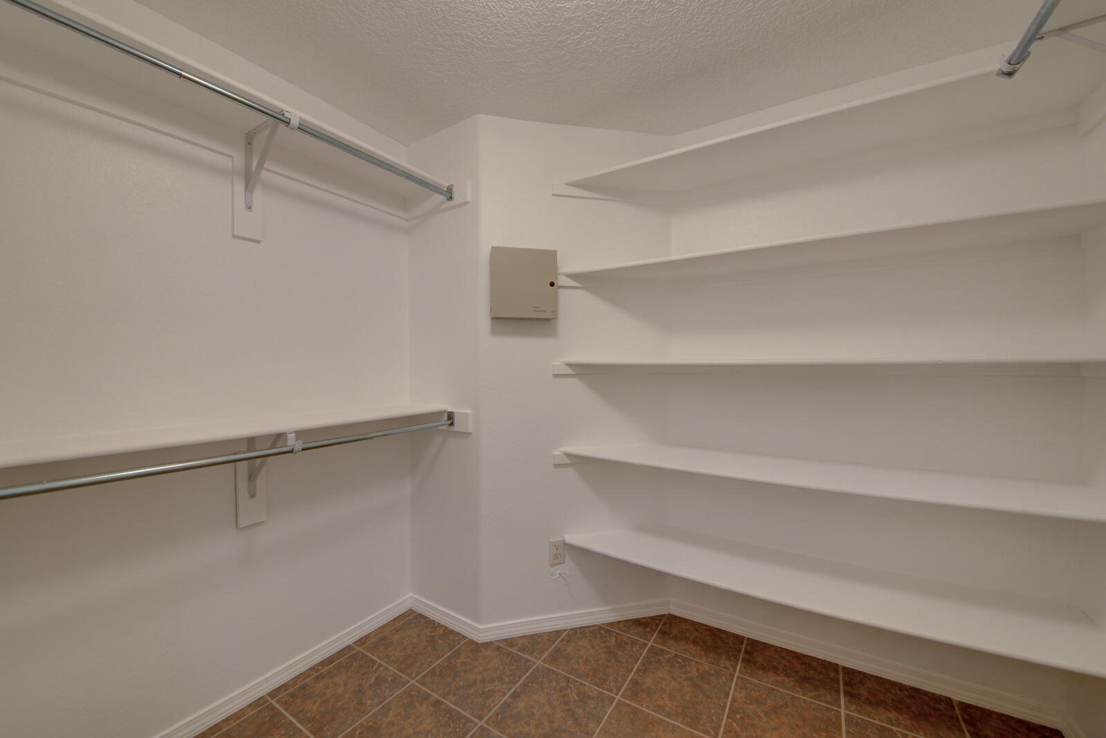 Photo 8 — 11012 Opalo Drive NW
