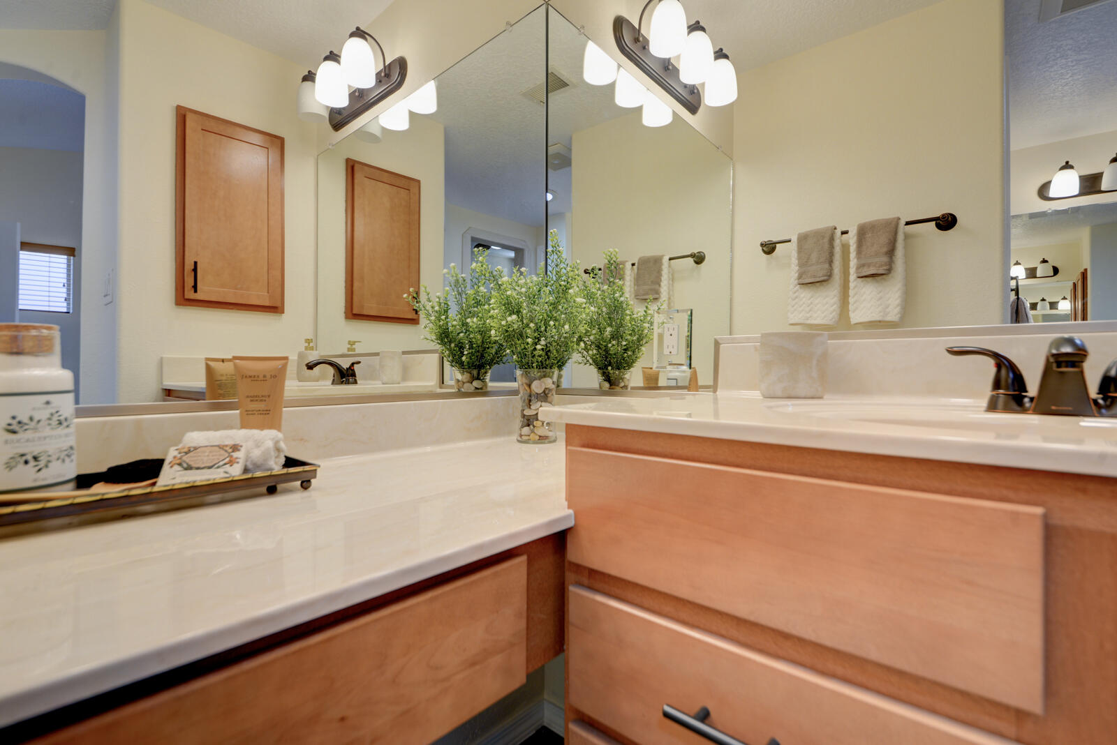 Photo 9 — 11012 Opalo Drive NW