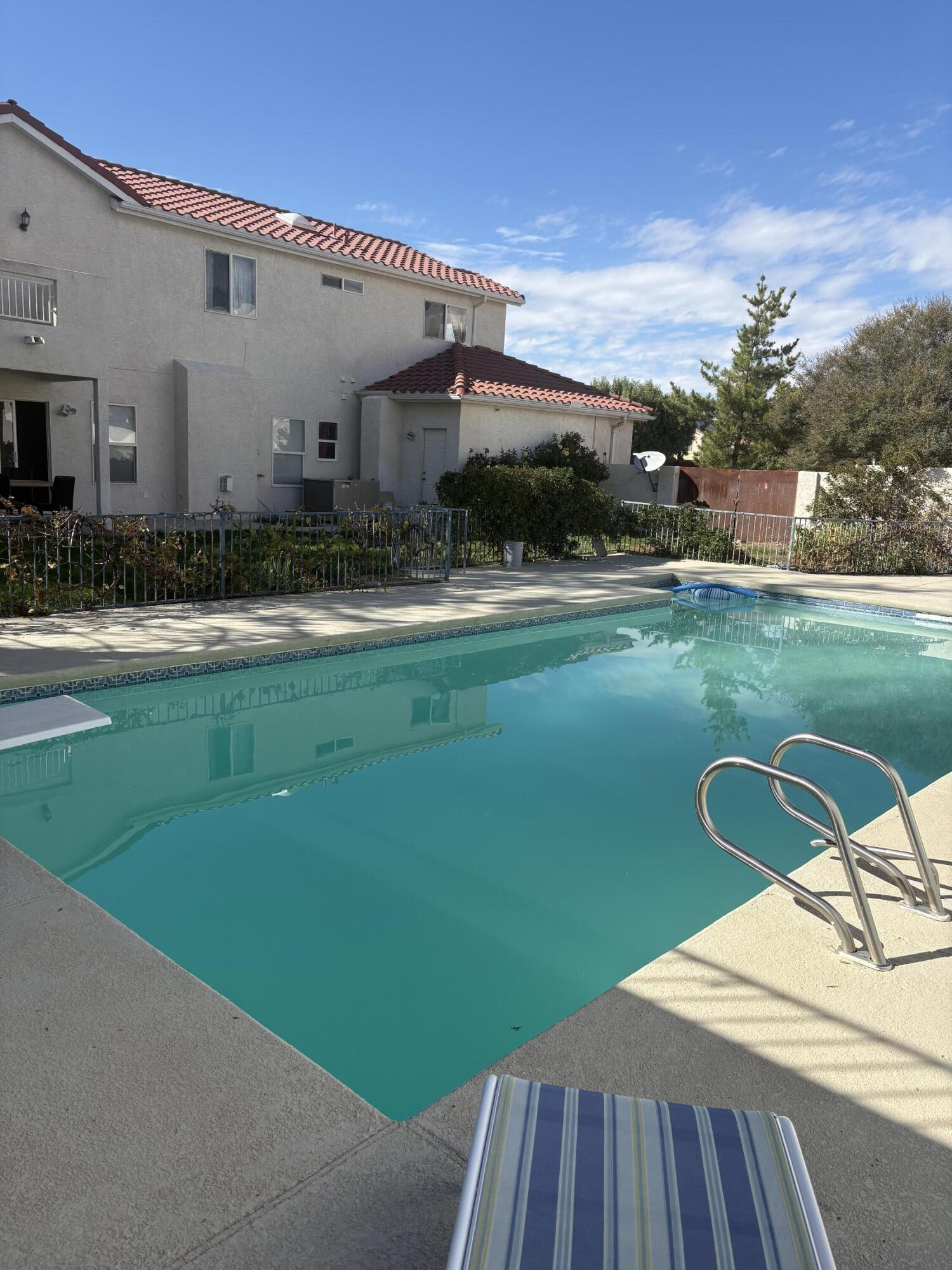 Photo 3 — 8808 Vallejo Place NE