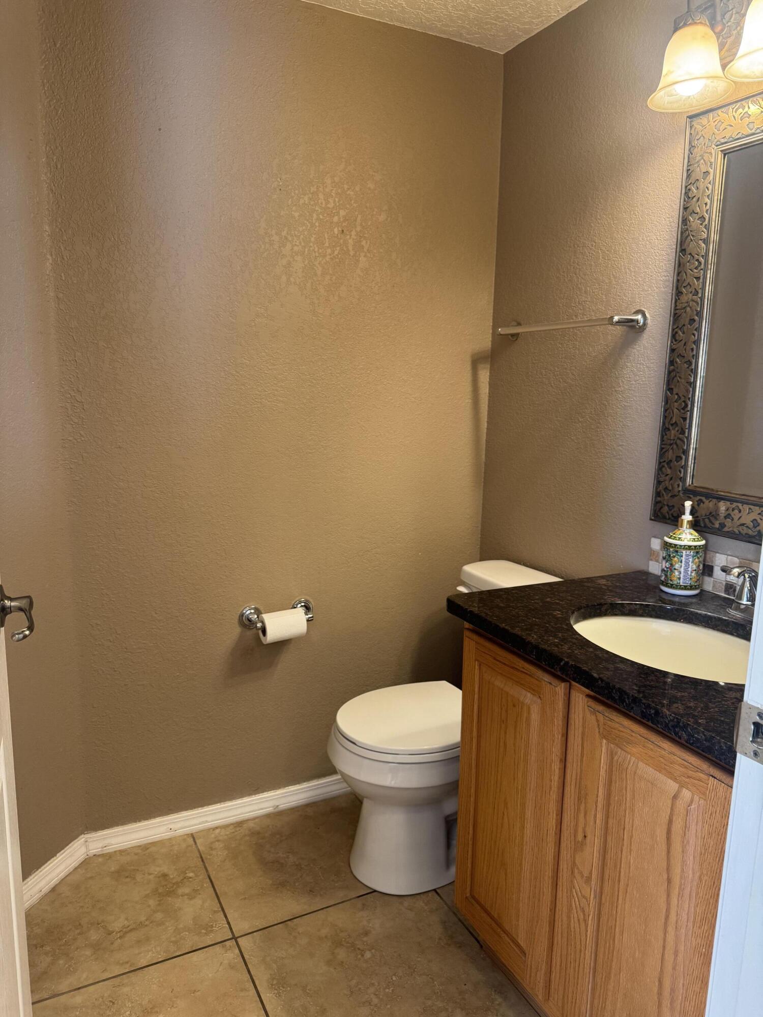 Photo 17 — 8808 Vallejo Place NE