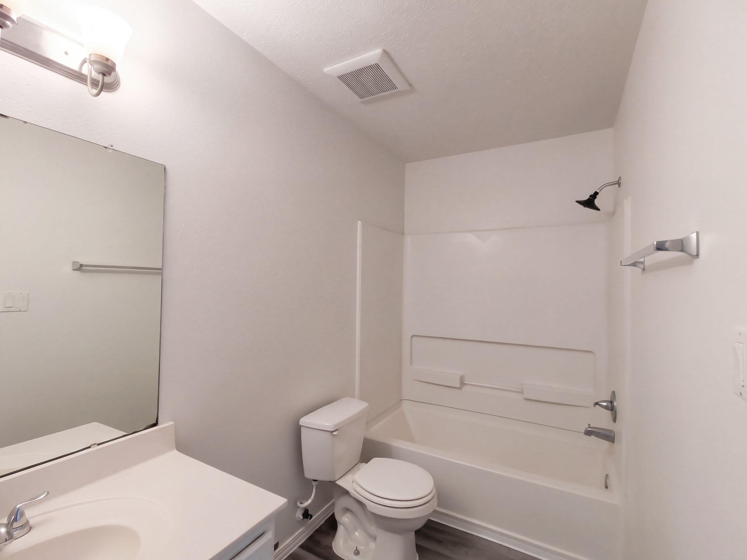 Photo 2 — 6608 Mountain Hawk Loop NE