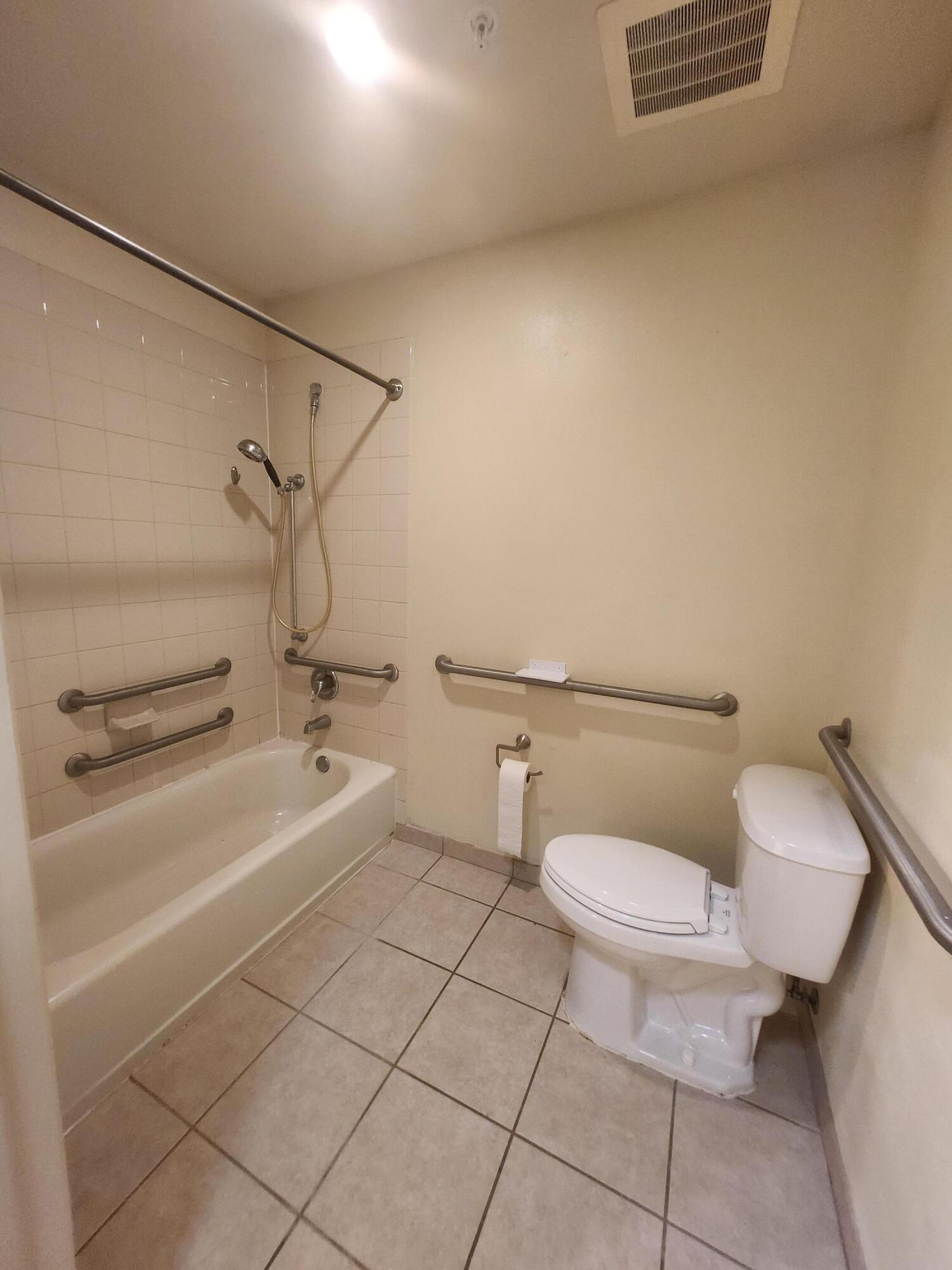 Photo 9 — 1503 Central Avenue NW # D105