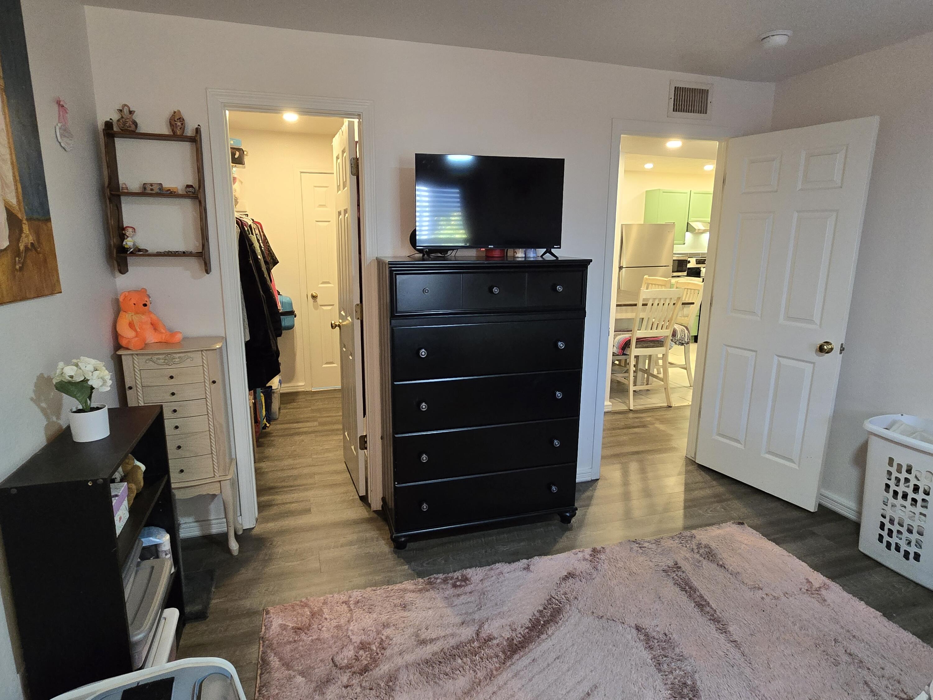 Photo 4 — 3829 Montgomery Boulevard NE 323