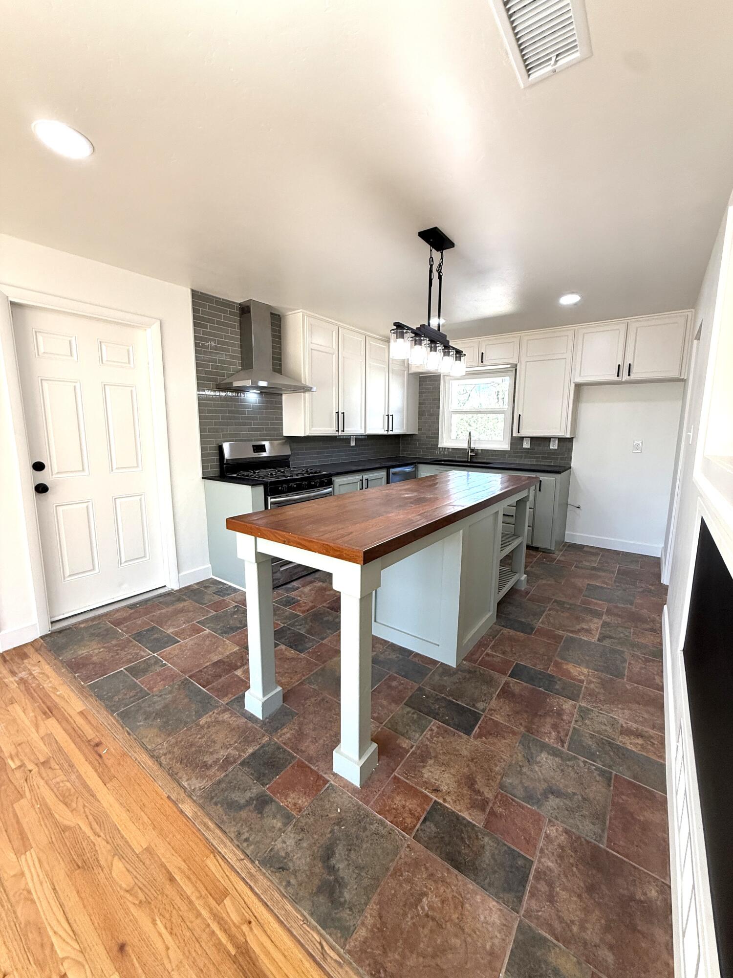 Photo 19 — 6404 Rogers Avenue NE