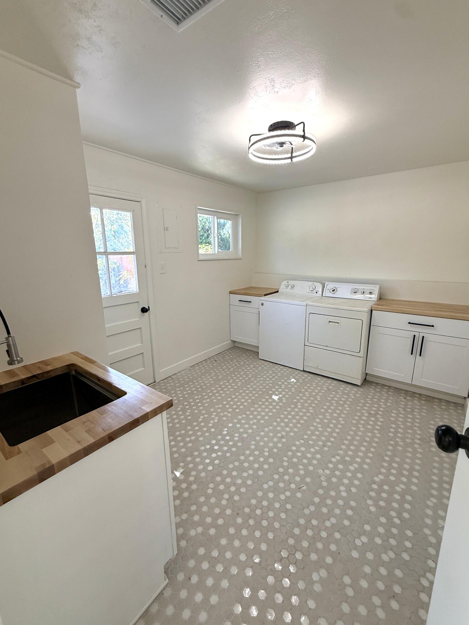Photo 4 — 6404 Rogers Avenue NE