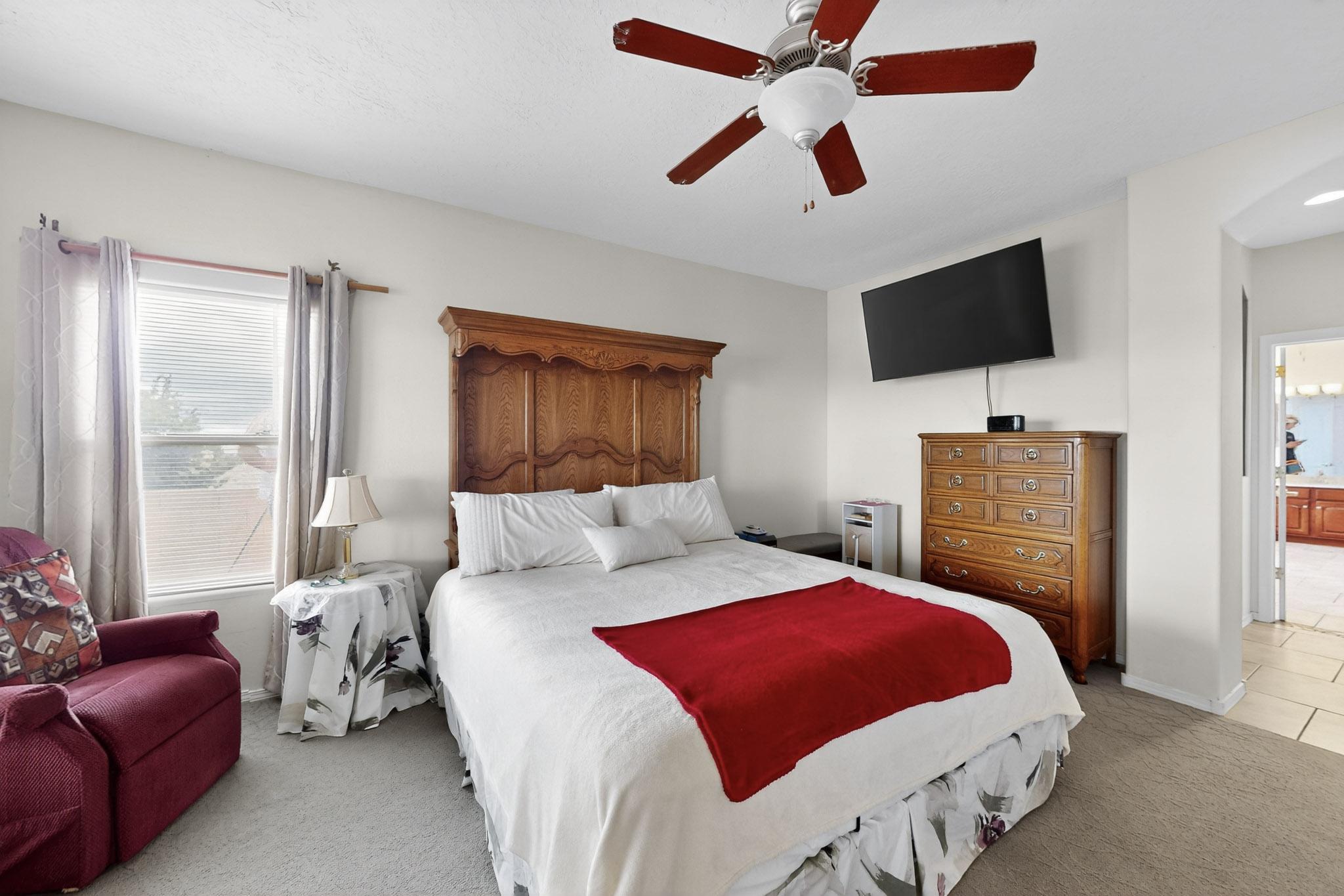 Photo 2 — 4013 Huron Drive NE