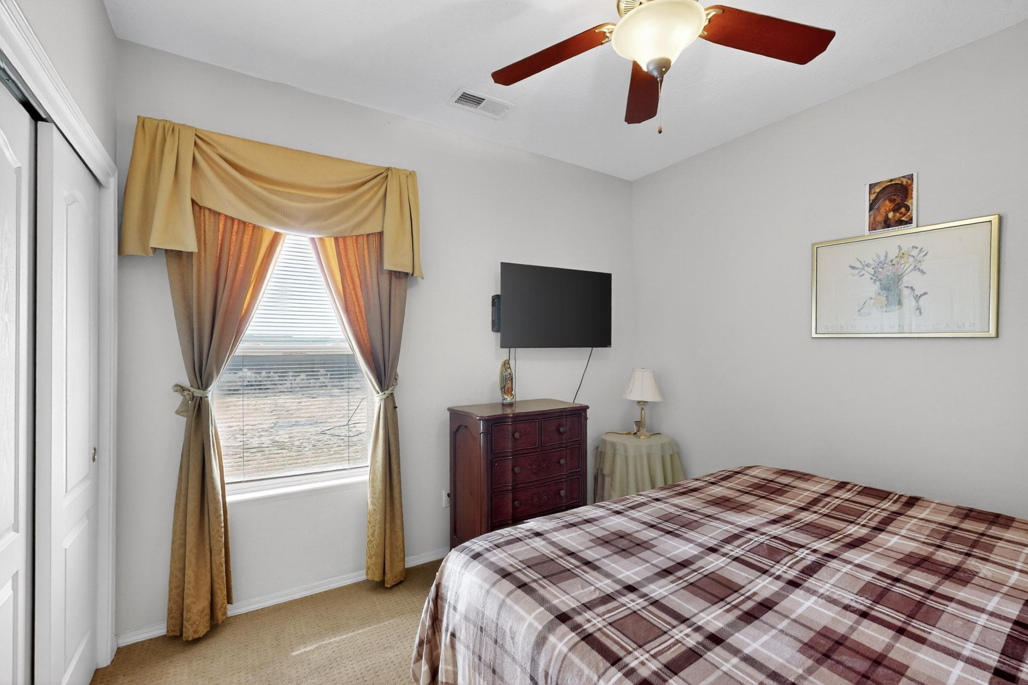 Photo 6 — 4013 Huron Drive NE