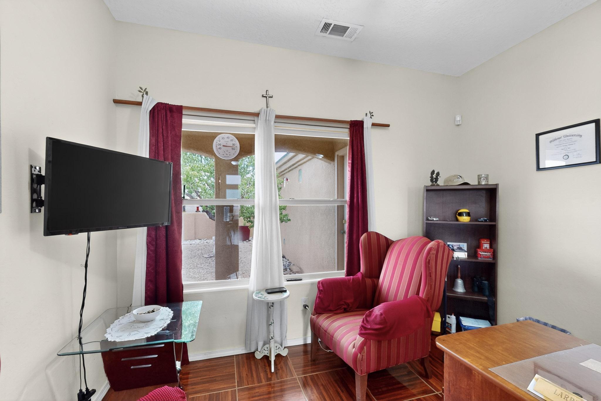 Photo 8 — 4013 Huron Drive NE