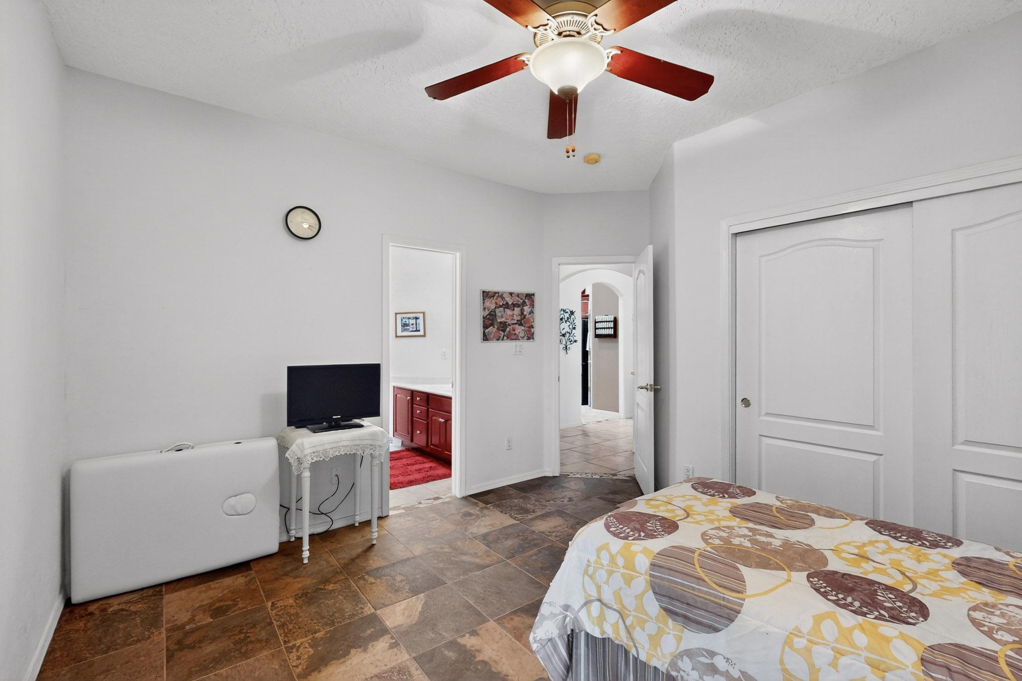 Photo 10 — 4013 Huron Drive NE
