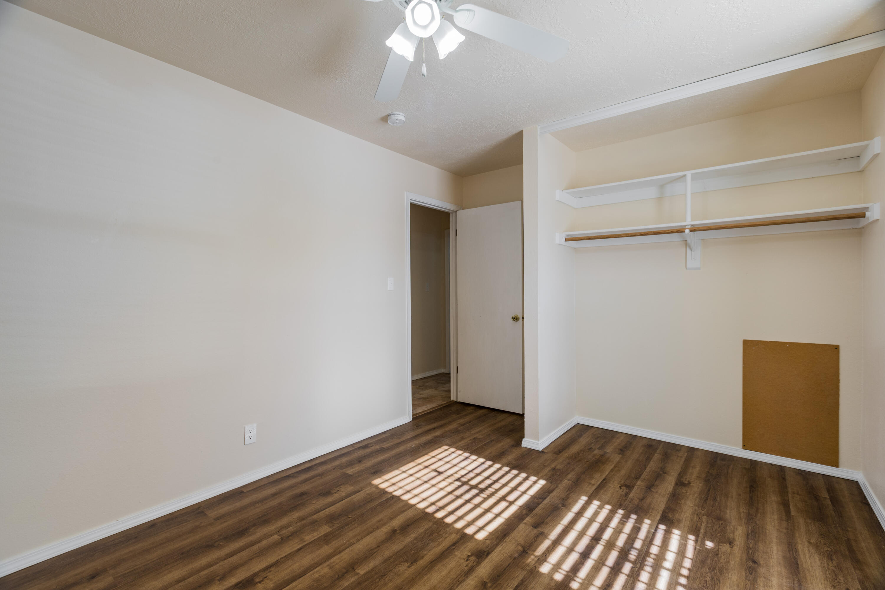 Photo 9 — 432 Stallion Road SE