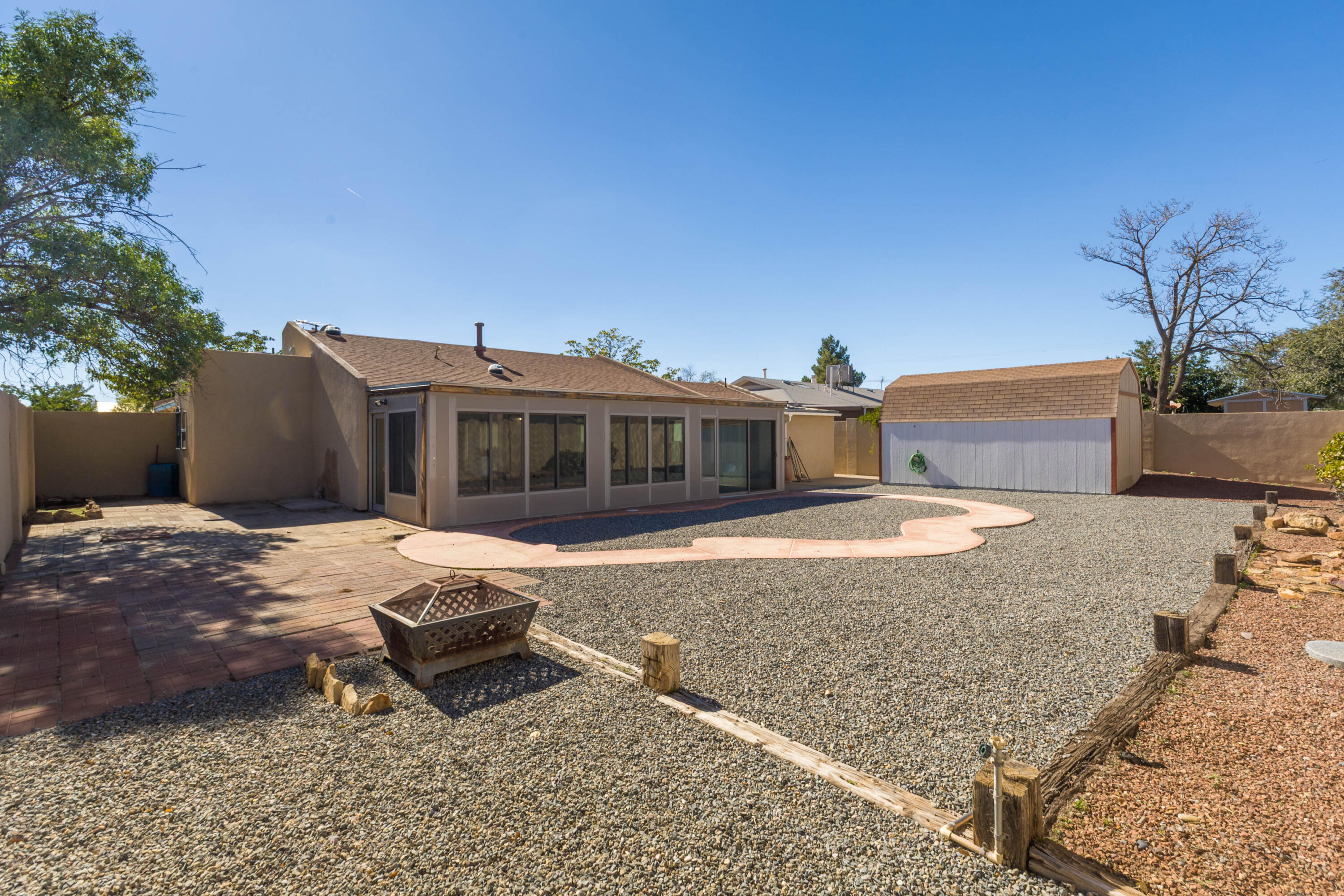 Photo 3 — 432 Stallion Road SE