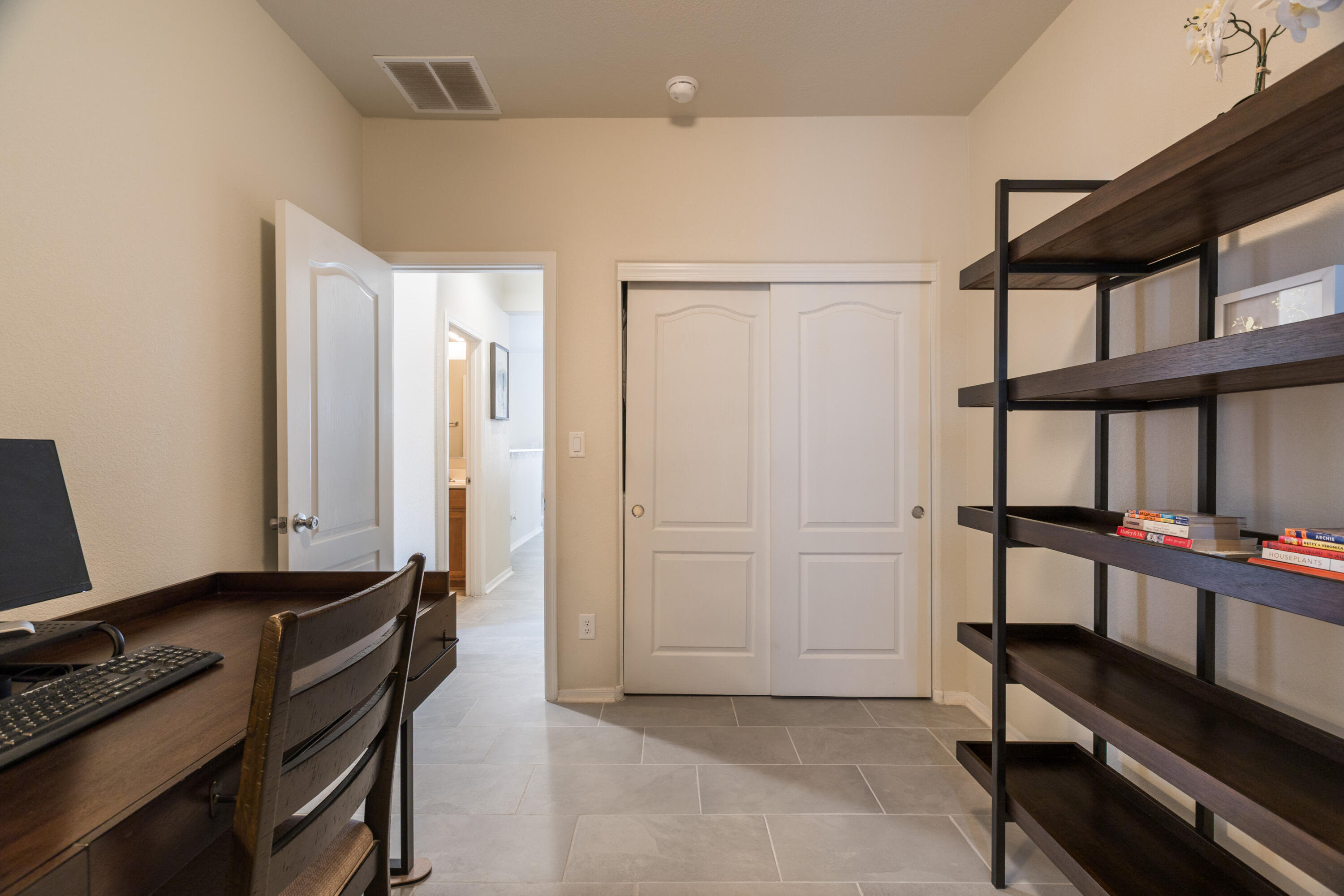 Photo 18 — 10919 Topacio Street NW