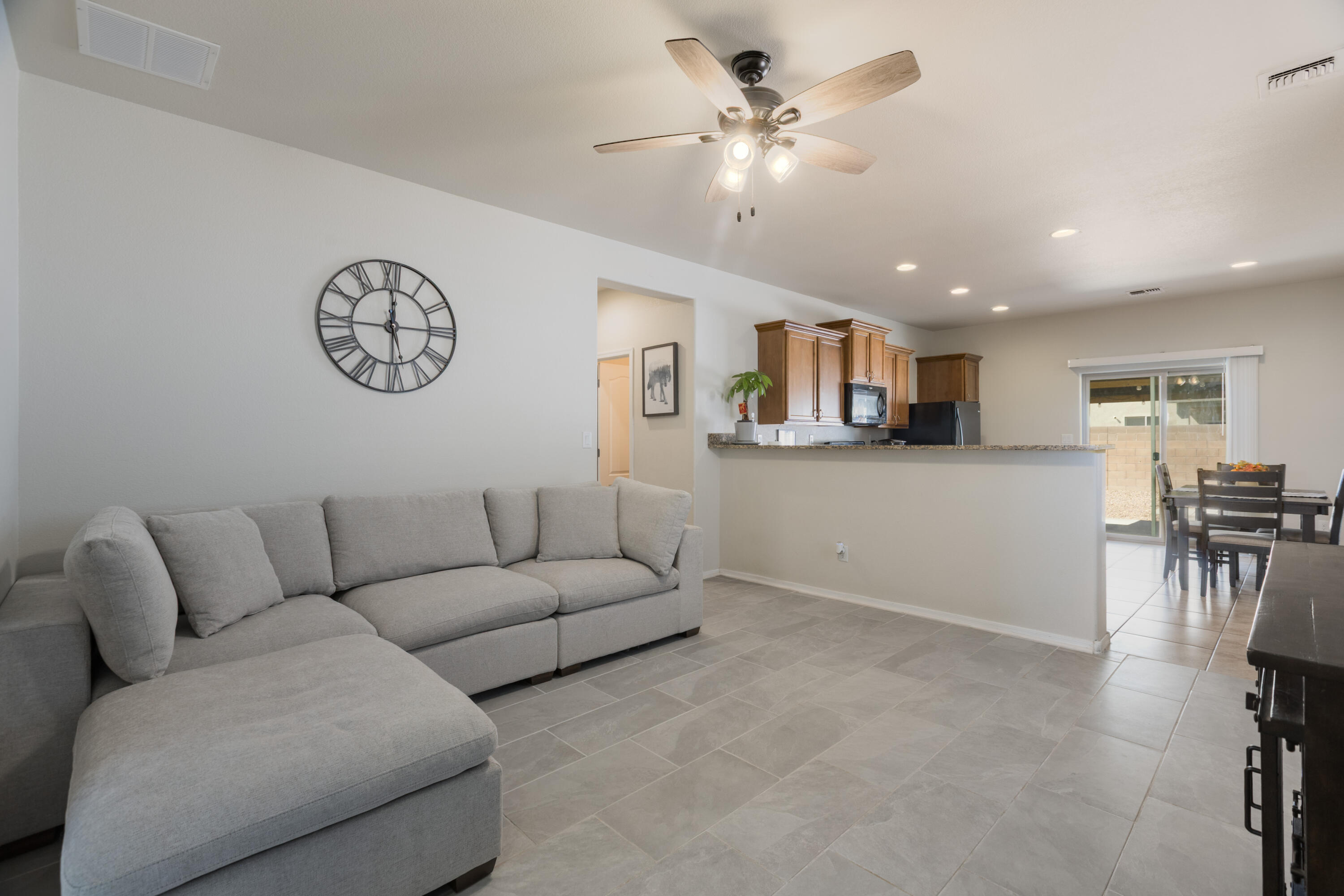 Photo 3 — 10919 Topacio Street NW