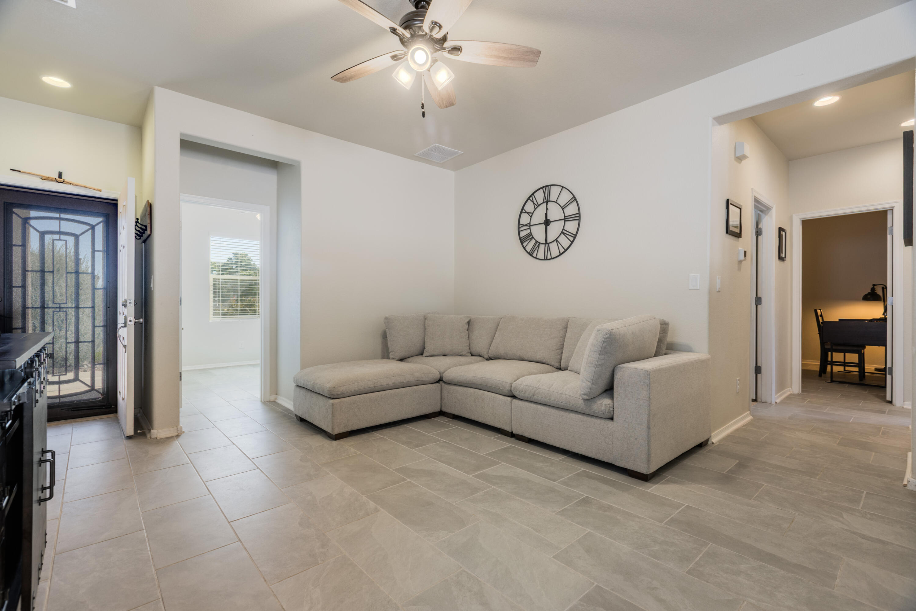 Photo 4 — 10919 Topacio Street NW