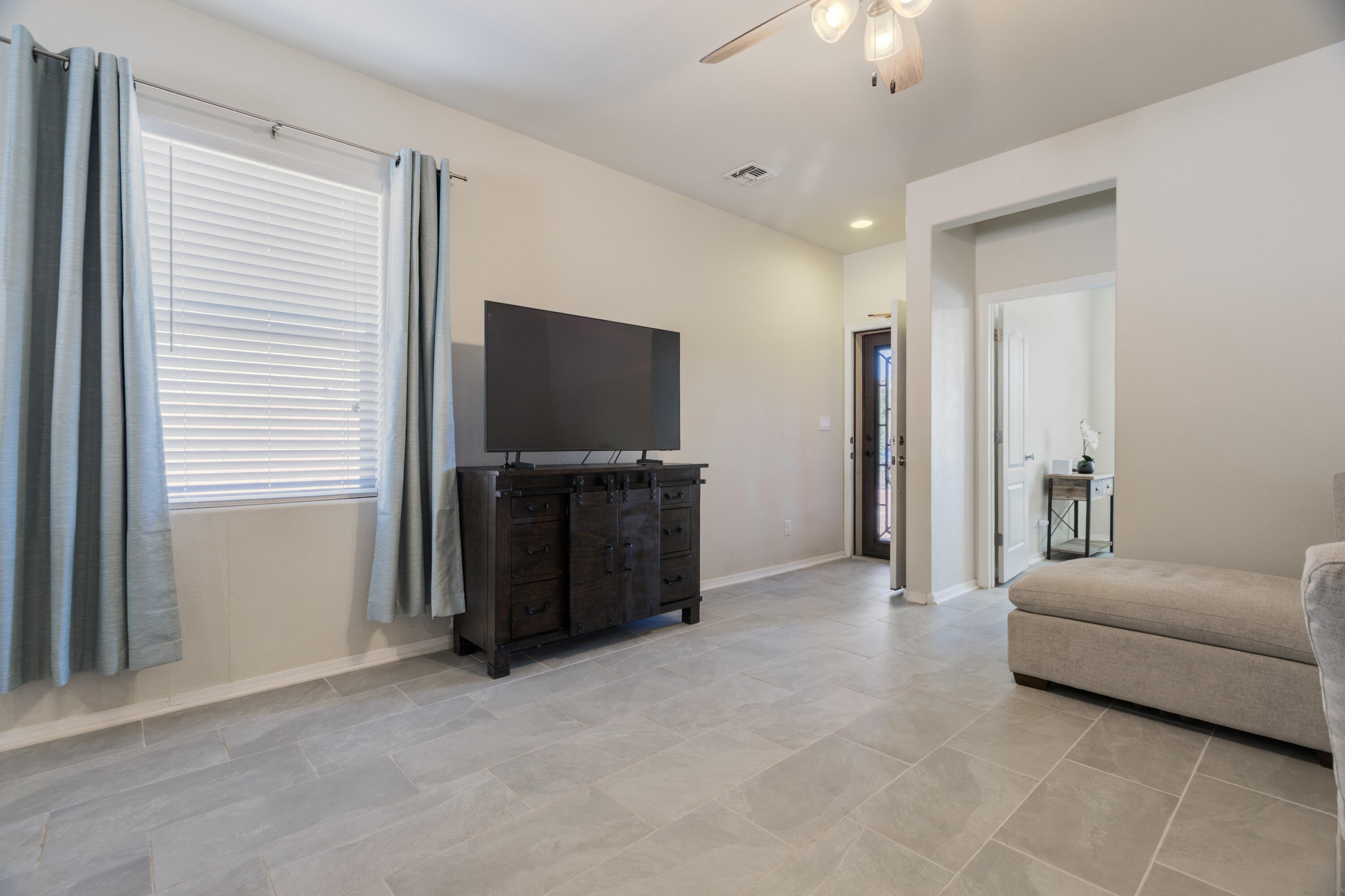 Photo 5 — 10919 Topacio Street NW