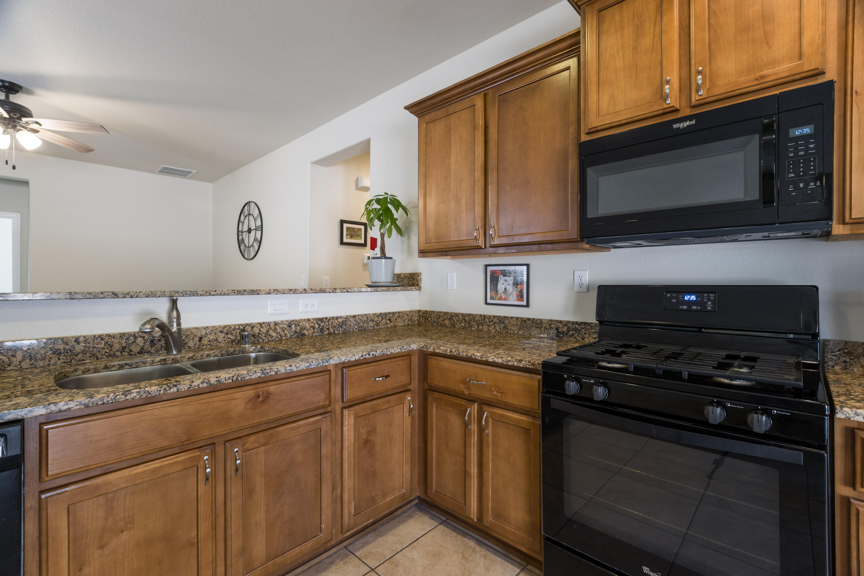 Photo 9 — 10919 Topacio Street NW
