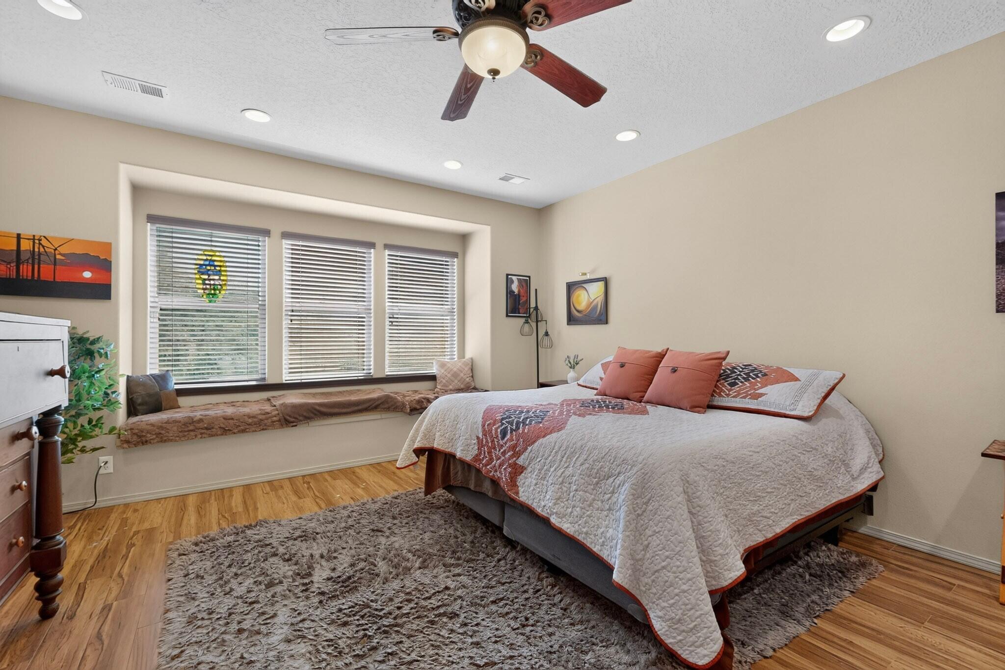 Photo 2 — 416 7th Street NE