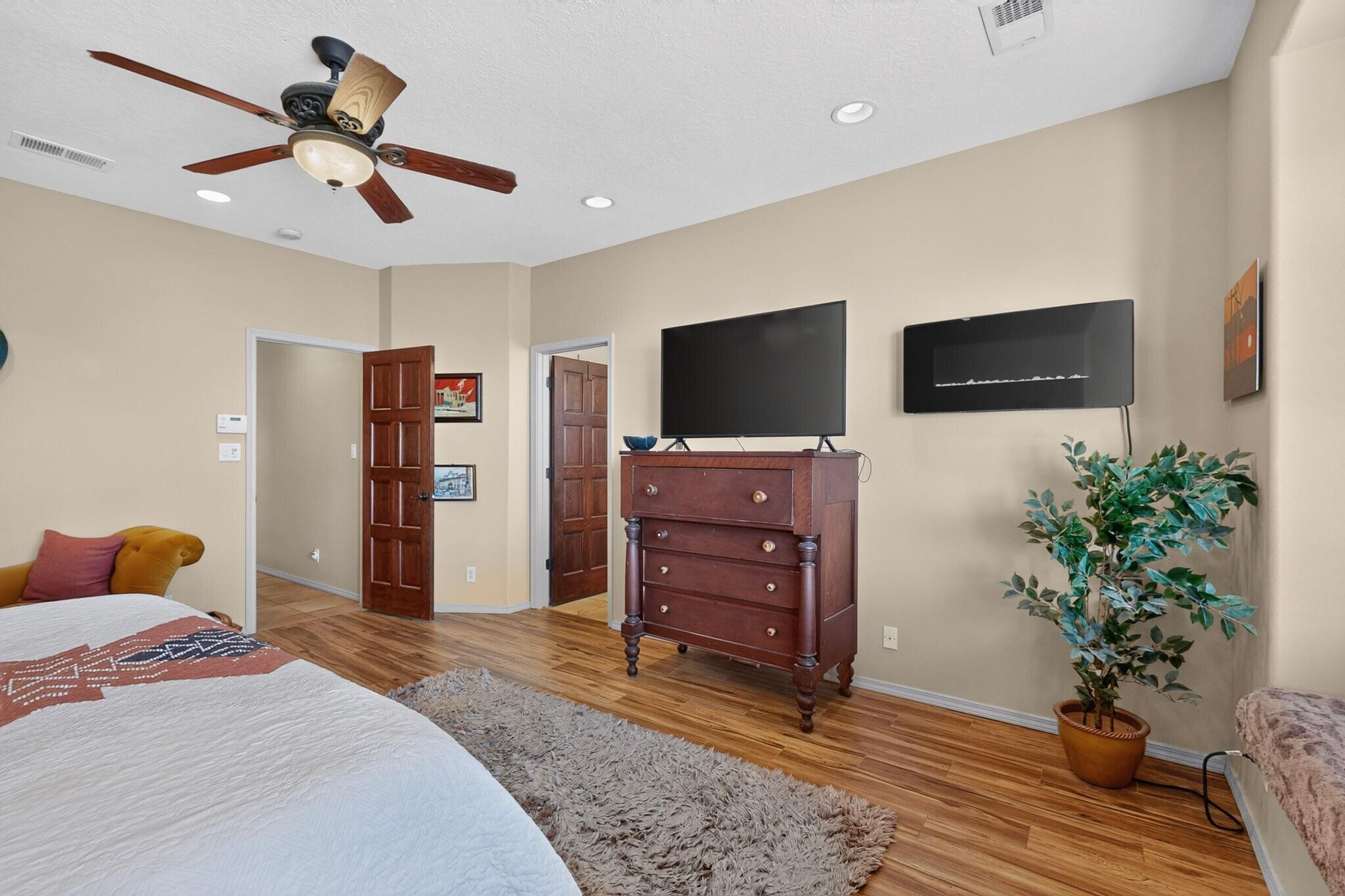 Photo 4 — 416 7th Street NE