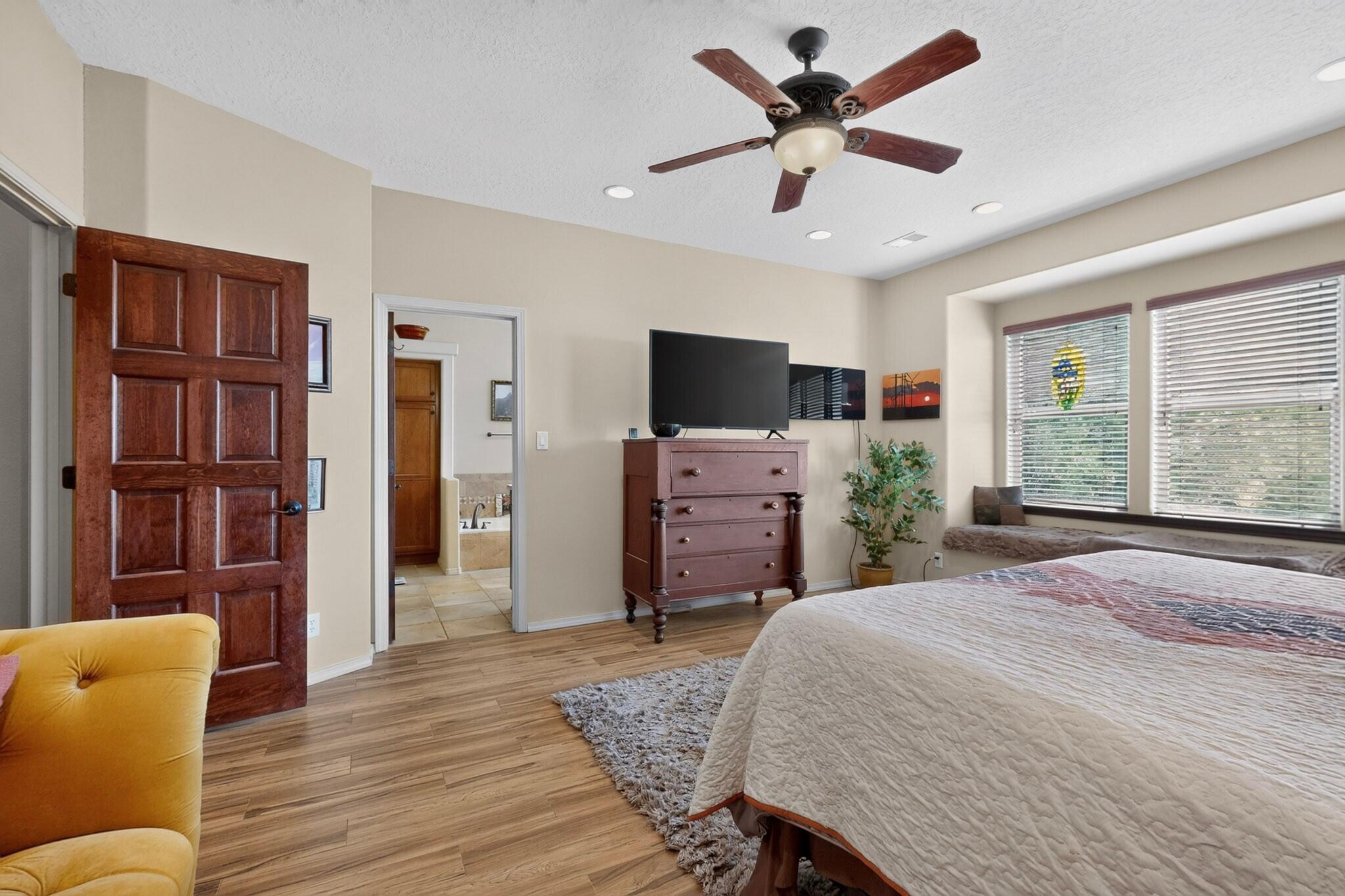 Photo 5 — 416 7th Street NE