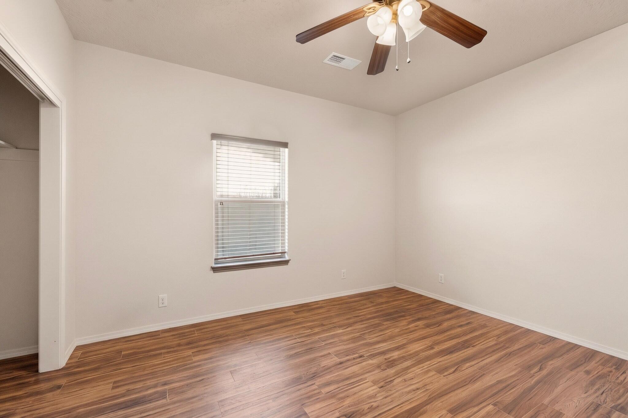 Photo 6 — 416 7th Street NE