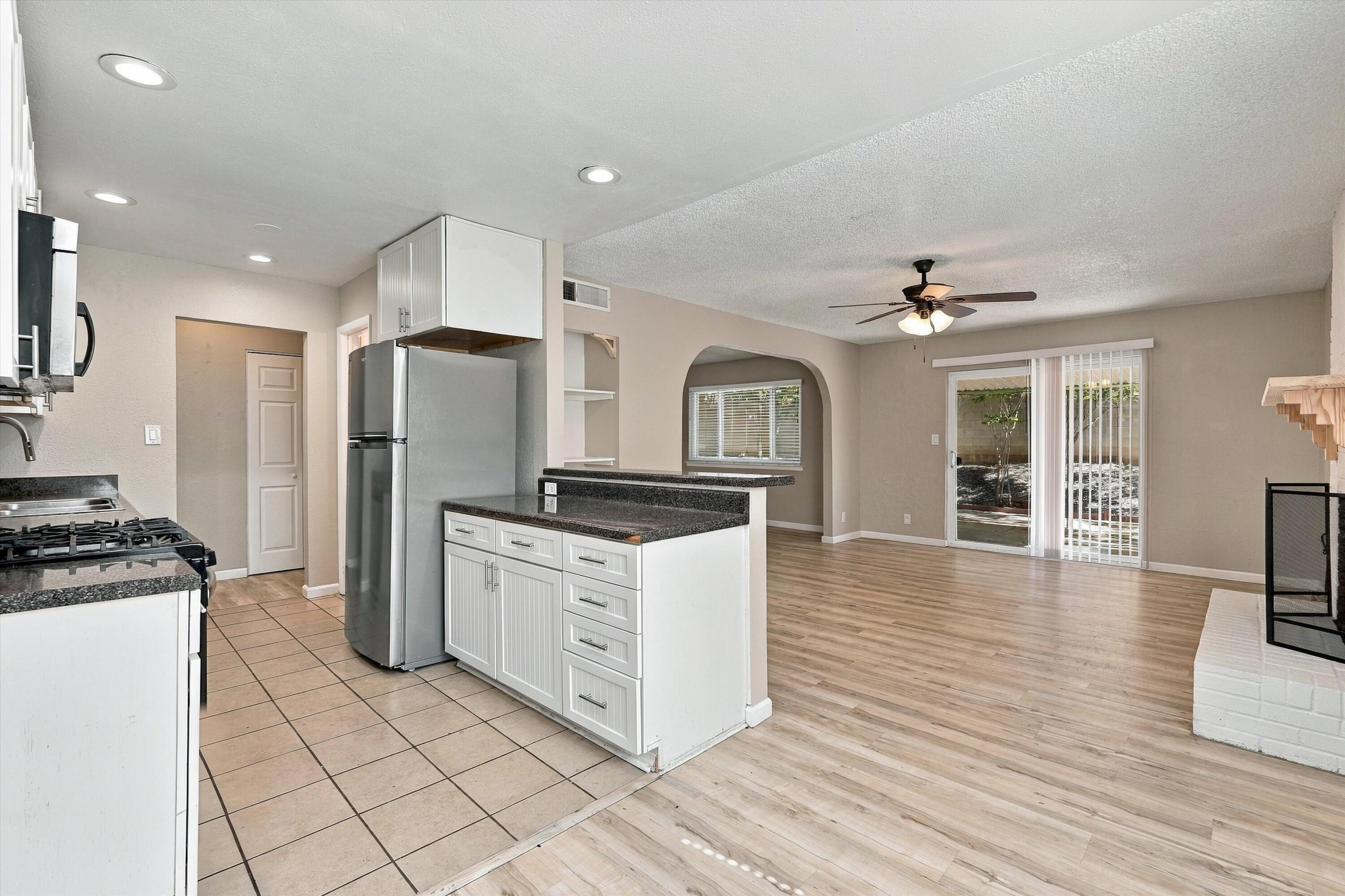 Photo 10 — 1212 Willys Knight Drive NE