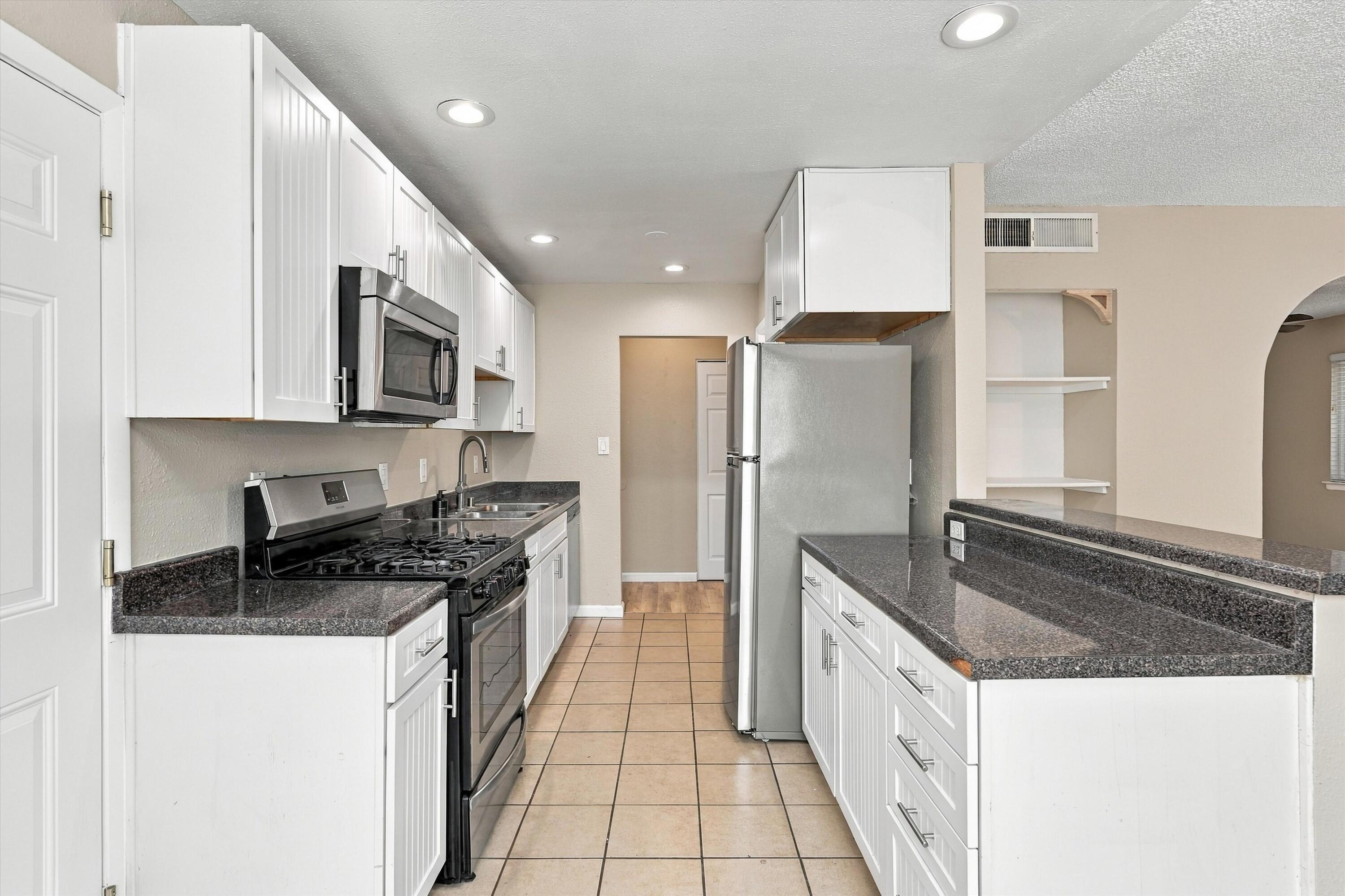 Photo 11 — 1212 Willys Knight Drive NE